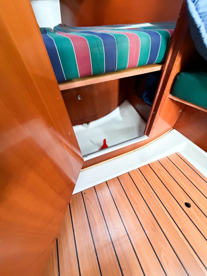 2007 Beneteau 323 - Image 25