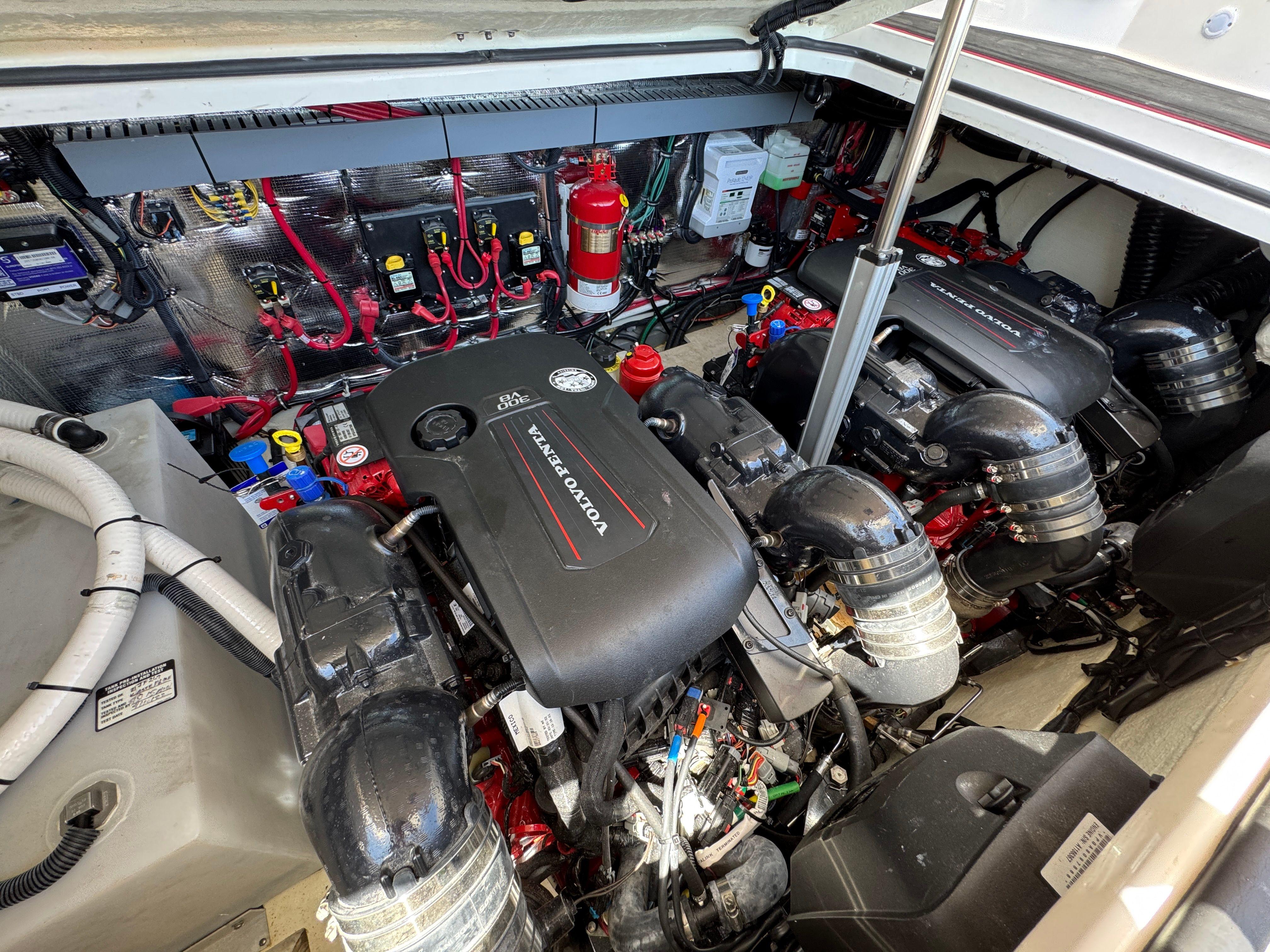 2023 REGAL 33 EXPRESS - Image 39
