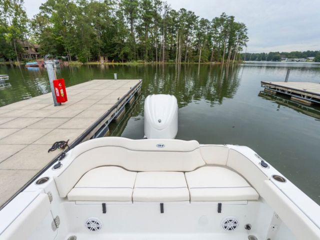 2027 Sea Hunt Ultra 245 SE - 10