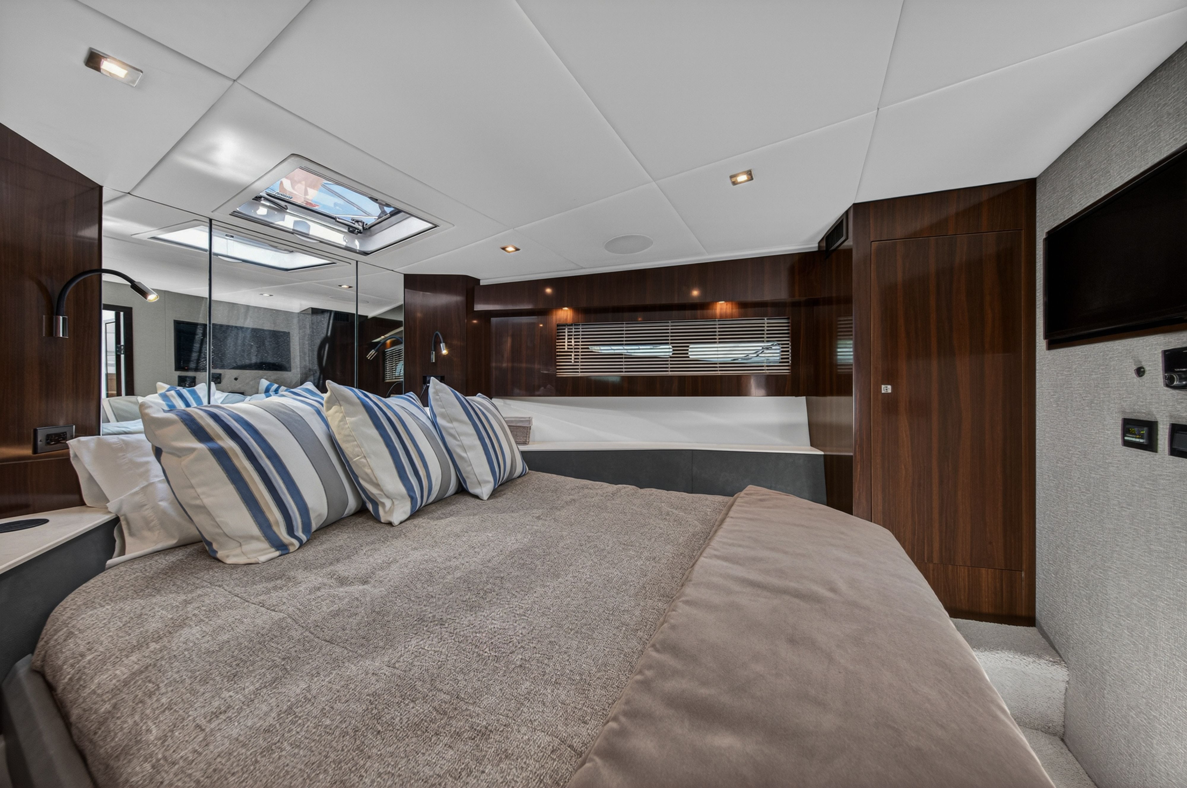 2023 Cruisers Yachts 50 Cantius - 67