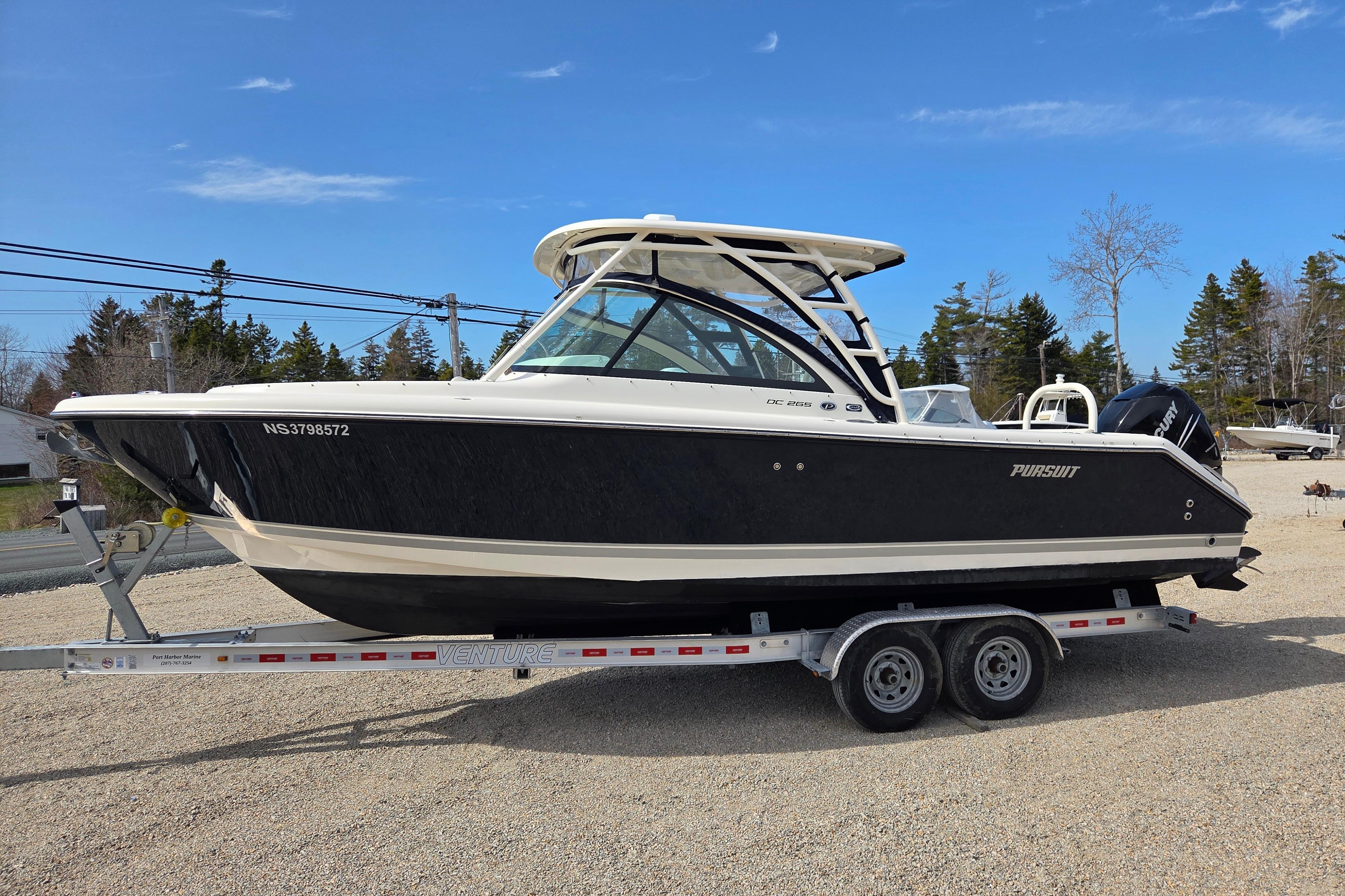 2011 Pursuit DC 265 Dual Console