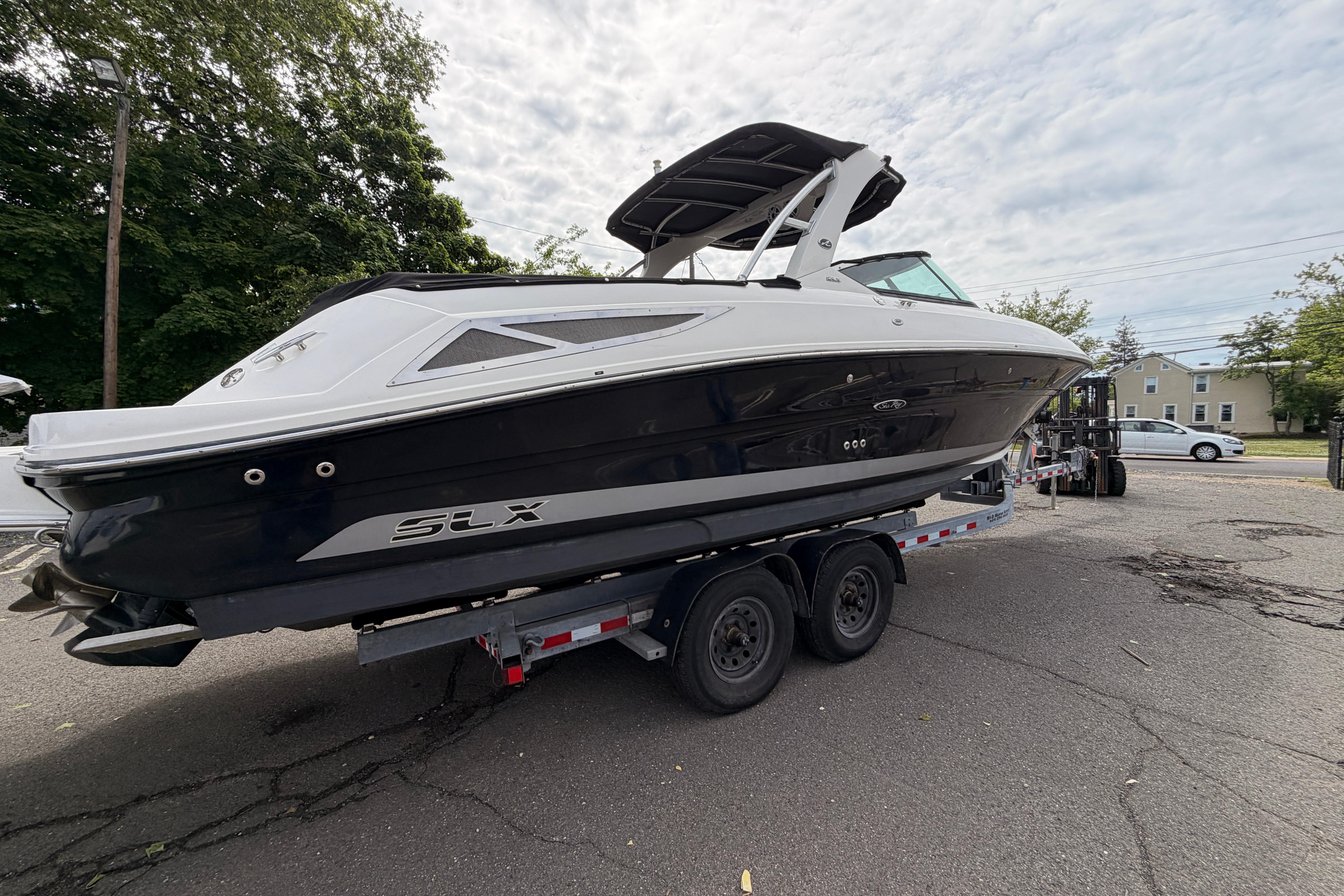 2011 Sea Ray 300 SLX