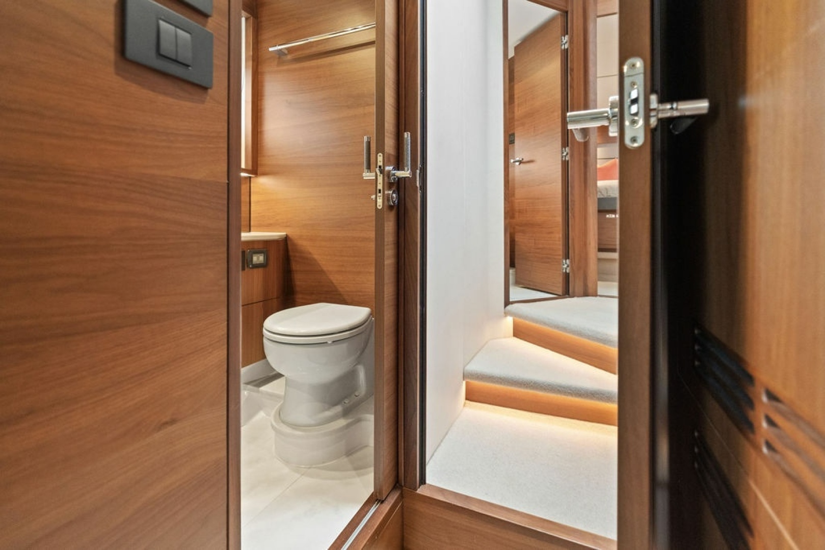 2020 Princess S62 Sportbridge - Image 58