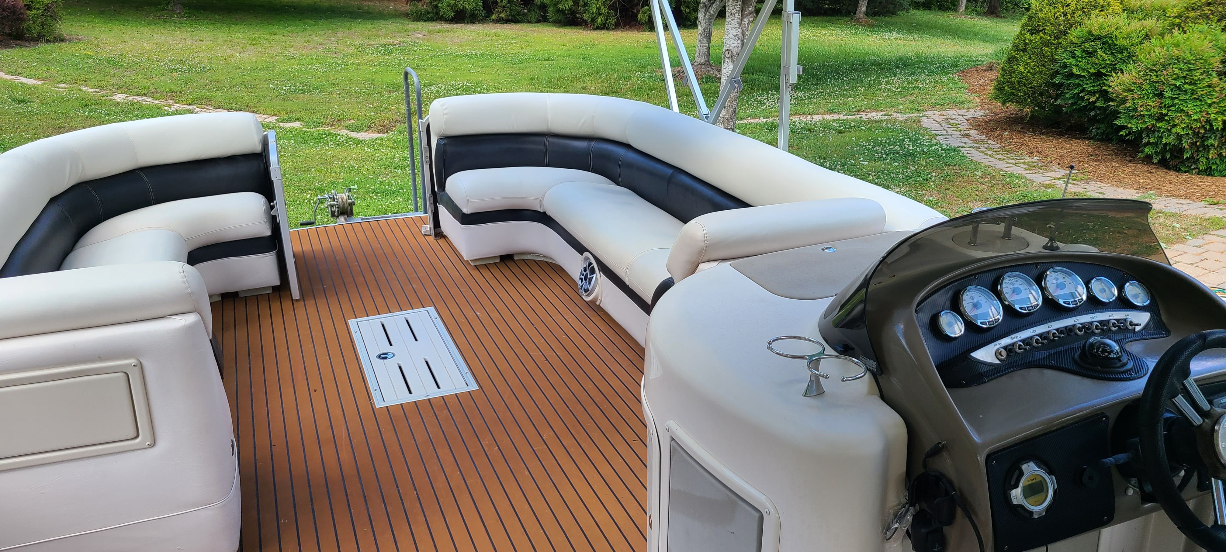 Interior of a 2009 Premier 275 Grand Majestic LTD pontoon boat.