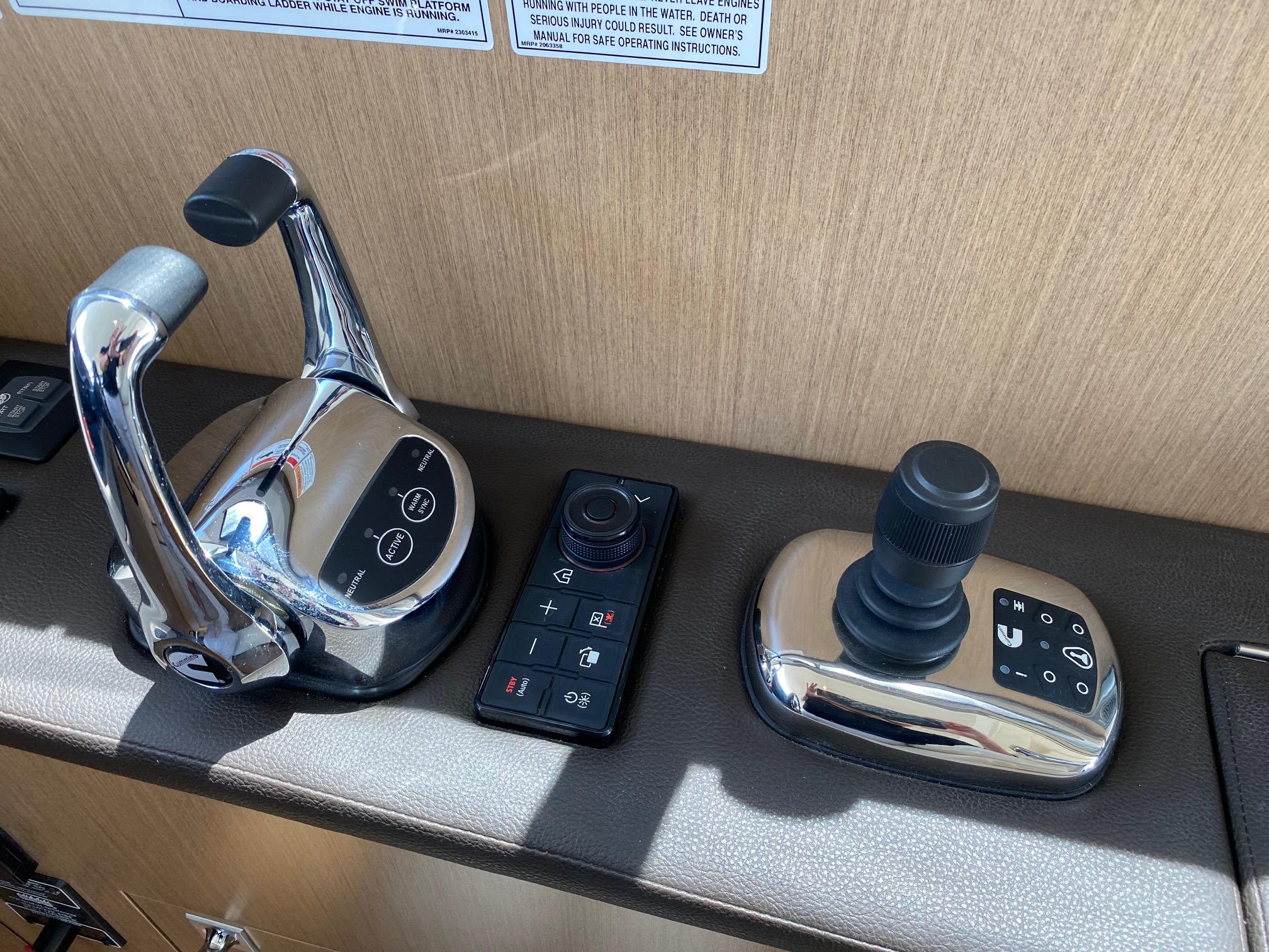 Control panel of 2018 Sea Ray 400 Fly yacht with throttle and joystick.