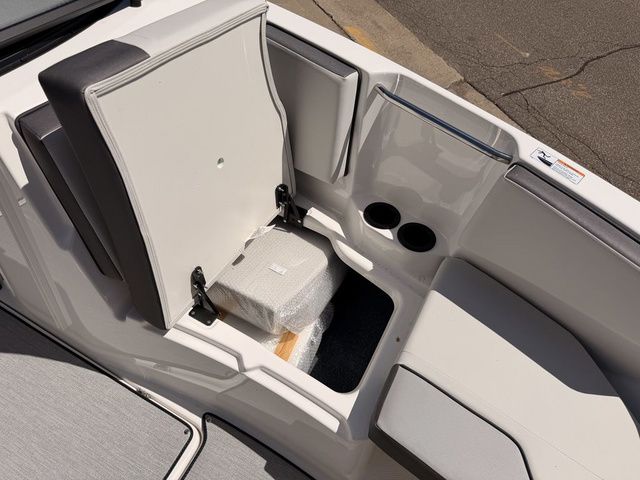 2026 Yamaha Boats AR220 - 26