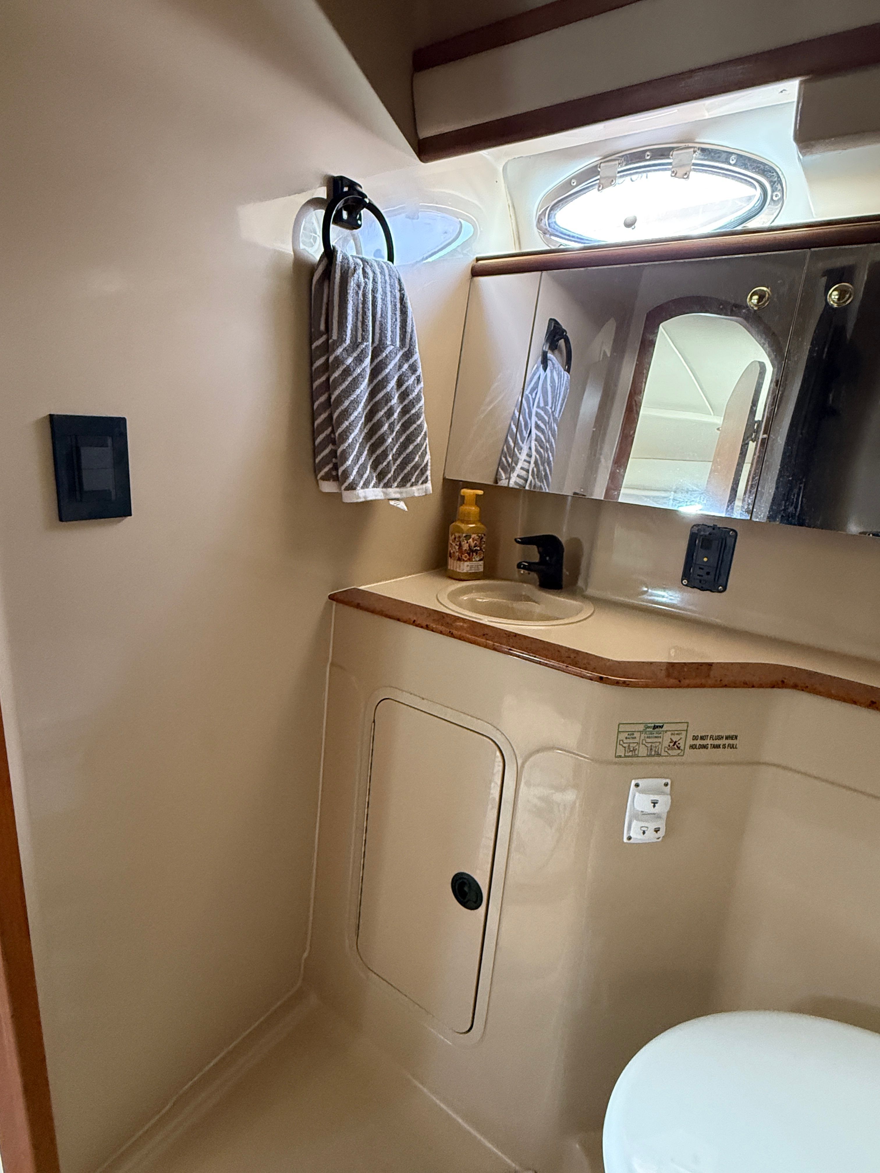 1999 Cruisers Yachts 3870 Esprit - 9