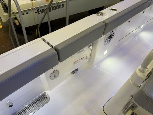 2026 Everglades 285 Center Console - 6