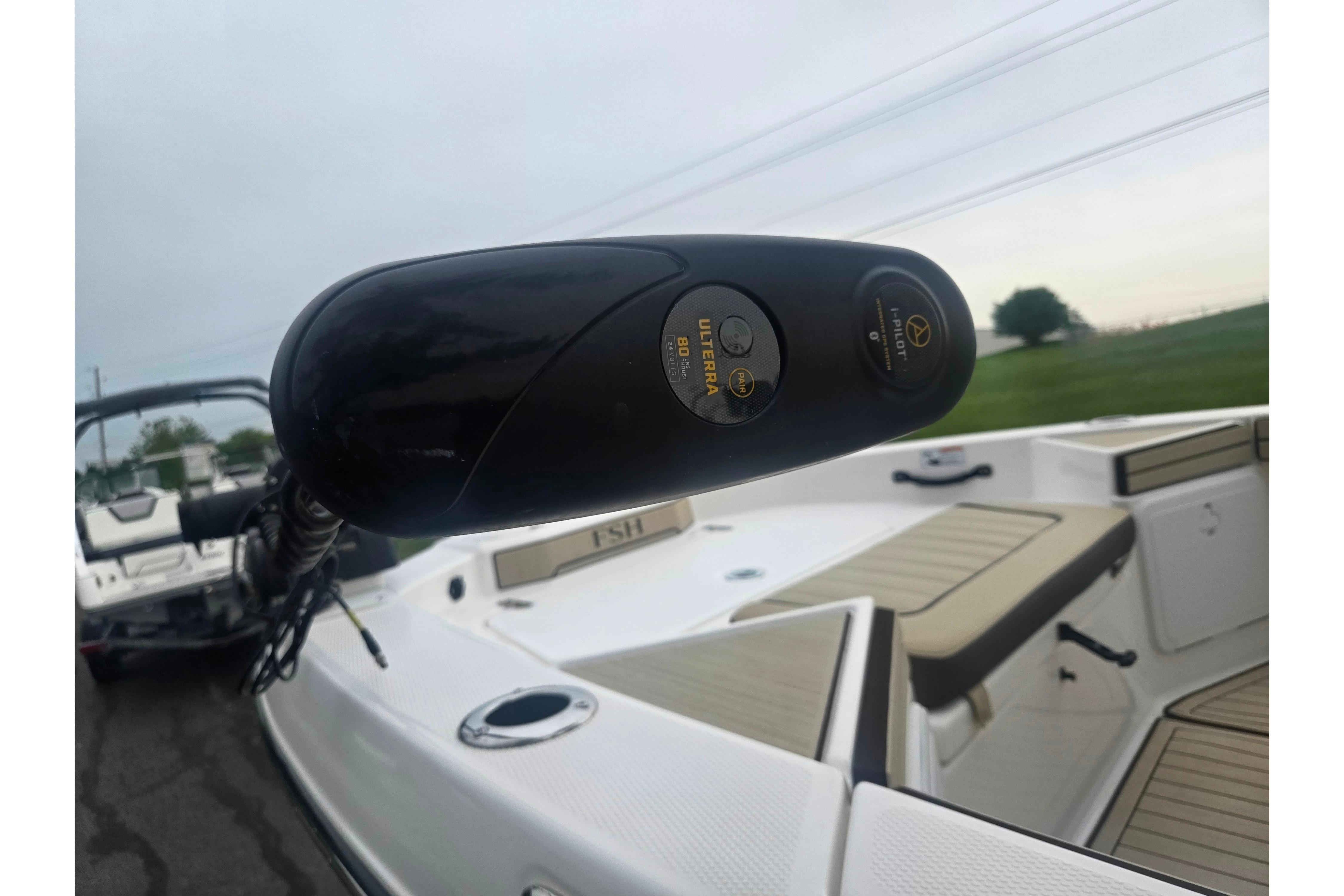 2022 Yamaha Boats 195 FSH Sport interior with control panel and seating.