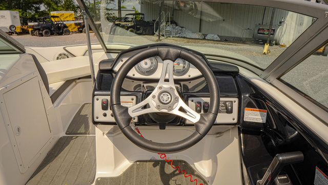 2015 Yamaha Boats SX192 - 12