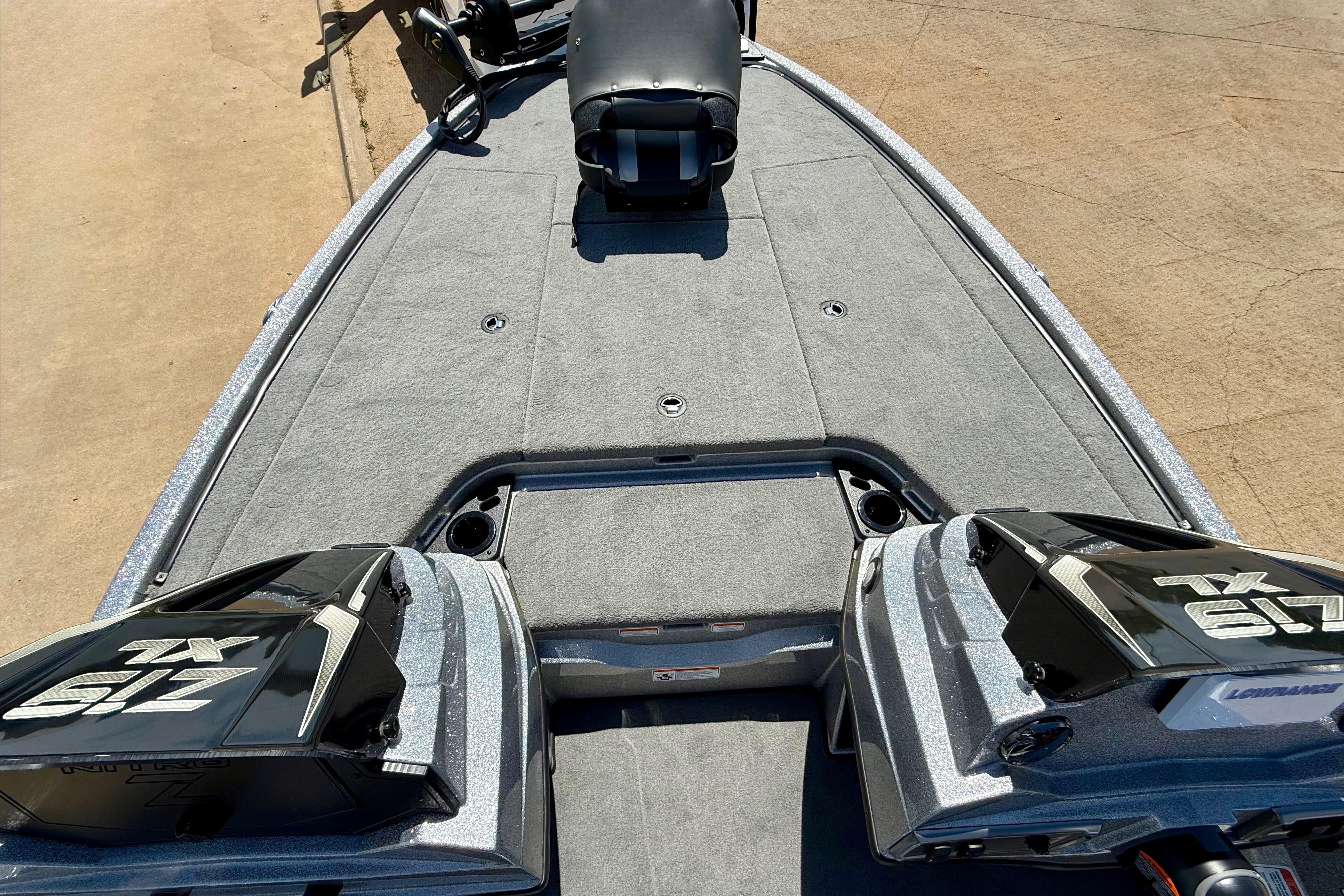 2026 Nitro Z19 XL boat deck with dual engines and spacious layout.
