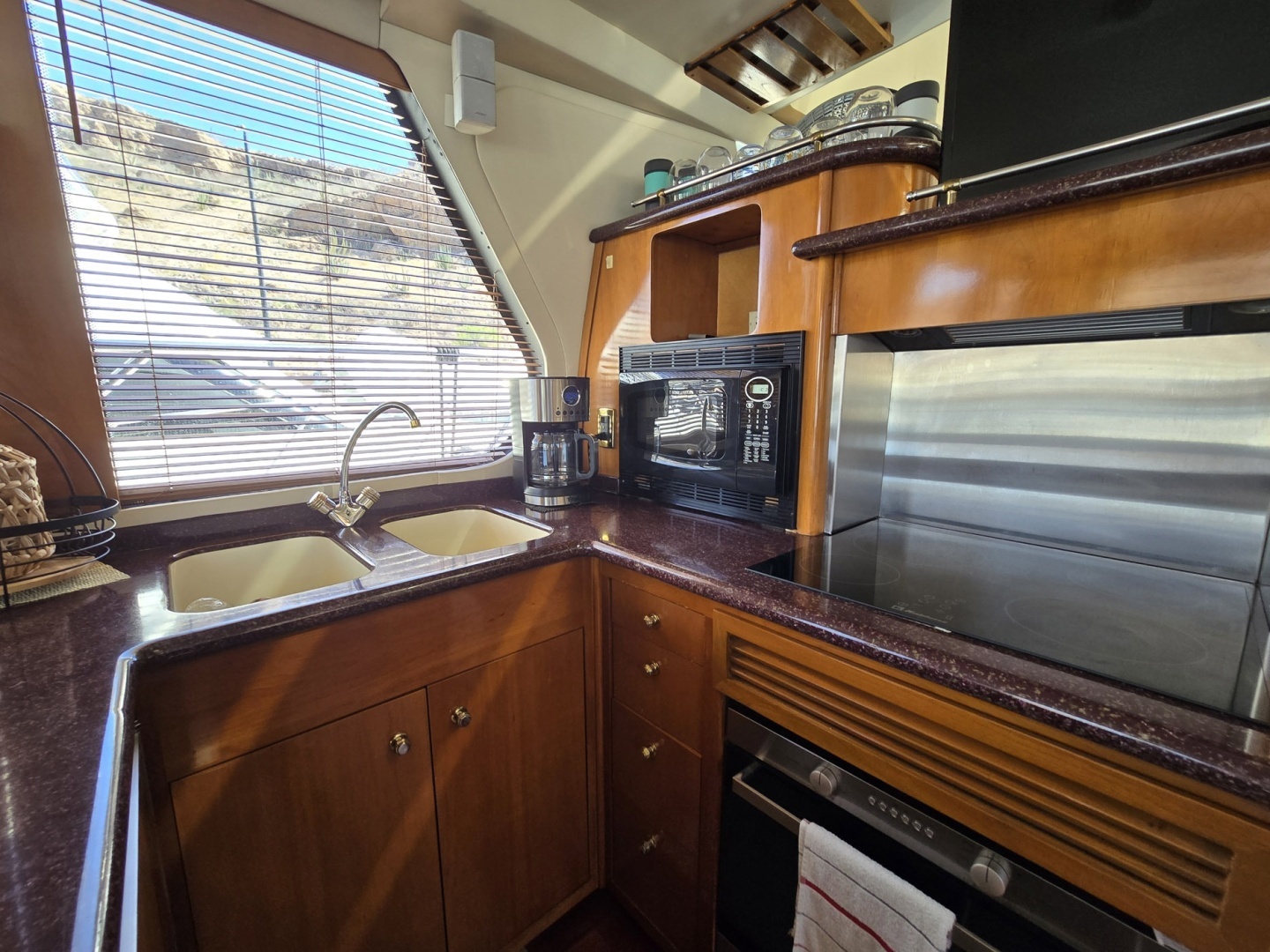 2001 Carver 570 Voyager Pilothouse - Image 22