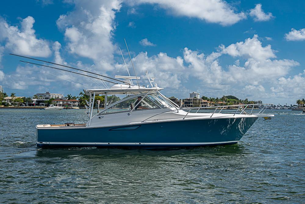 2021 Viking 38 Open