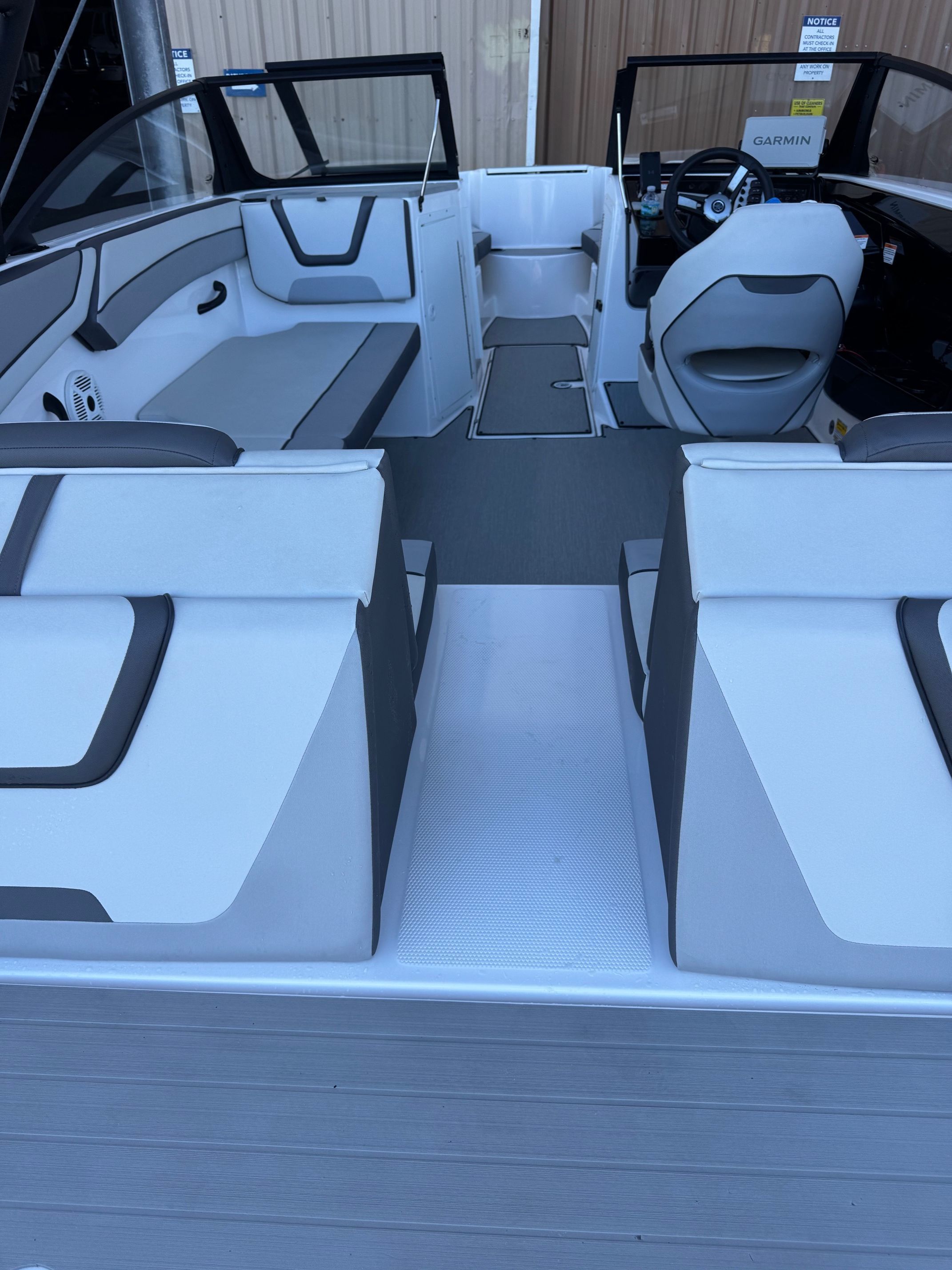 2023 Yamaha Boats AR220 - 14