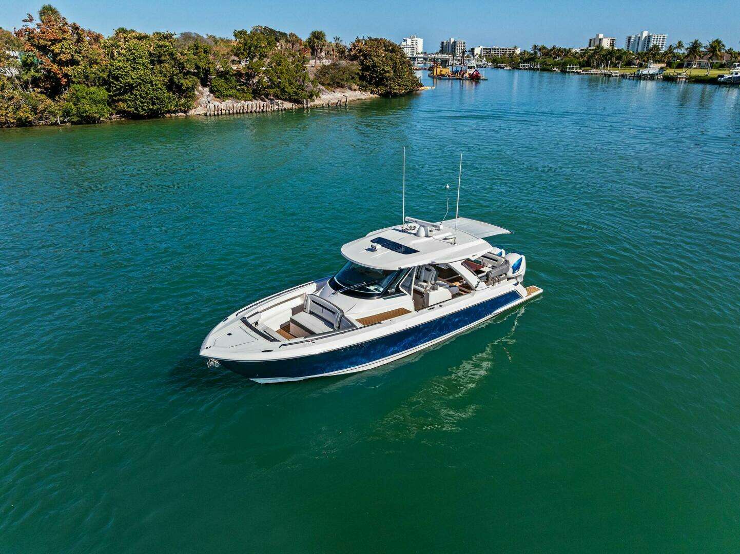 2019 Tiara Yachts 38 LS - Image 4