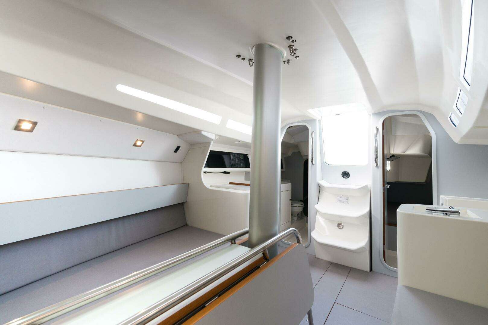 2026 Italia Yachts 9.98 - Image 10