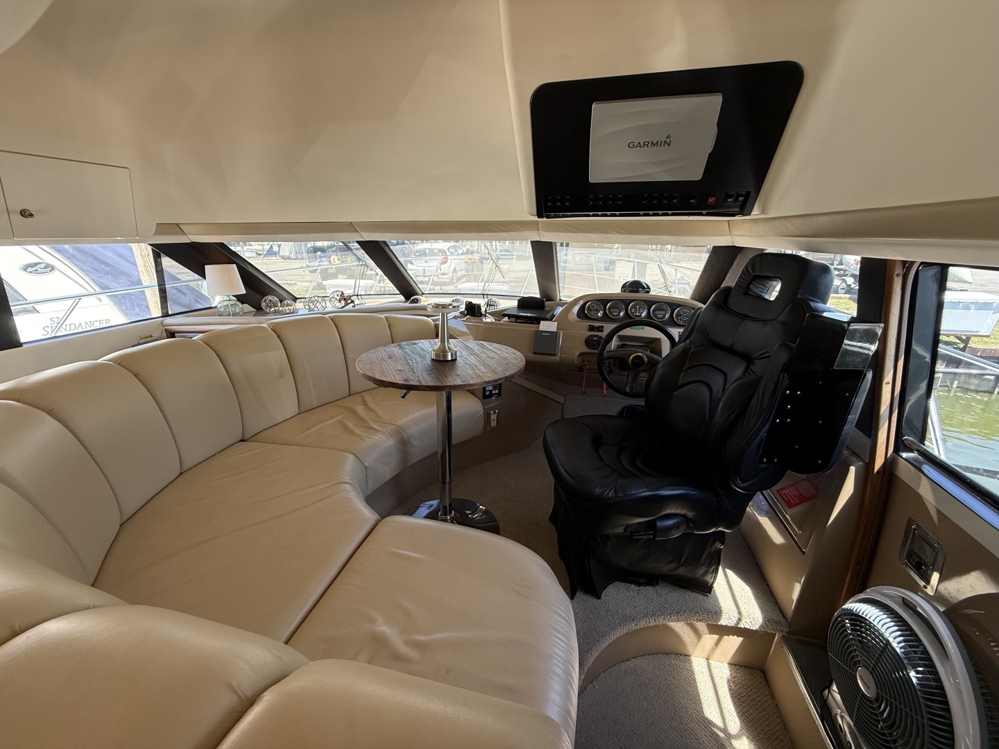 1999 Carver 450 Voyager - Image 29