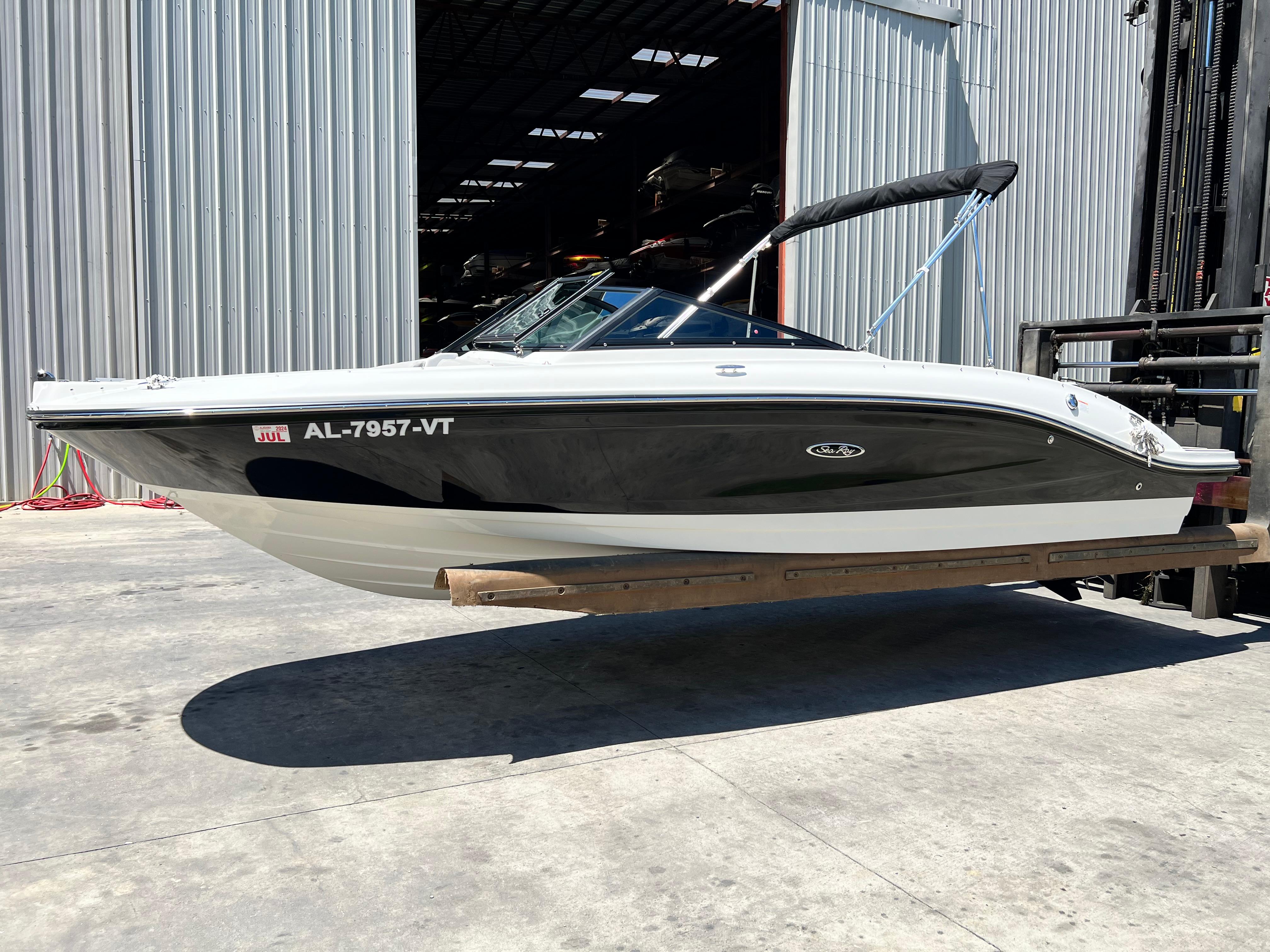2023 Sea Ray SPX 210