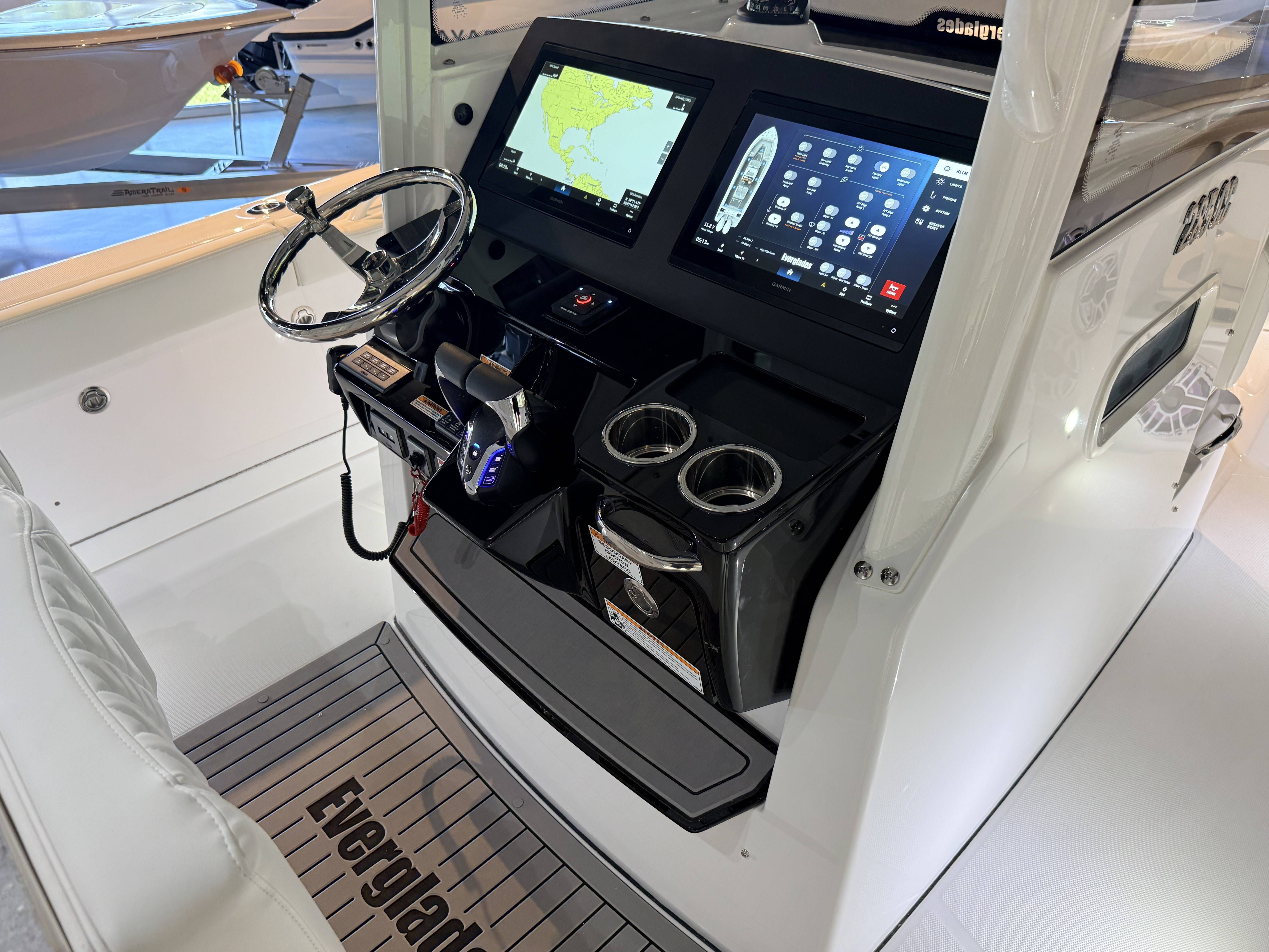 2026 Everglades 285 Center Console - 46