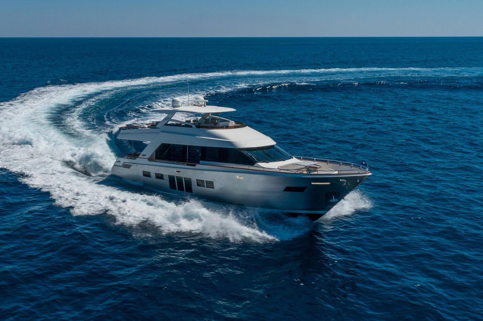 2012 Lazzara Breeze