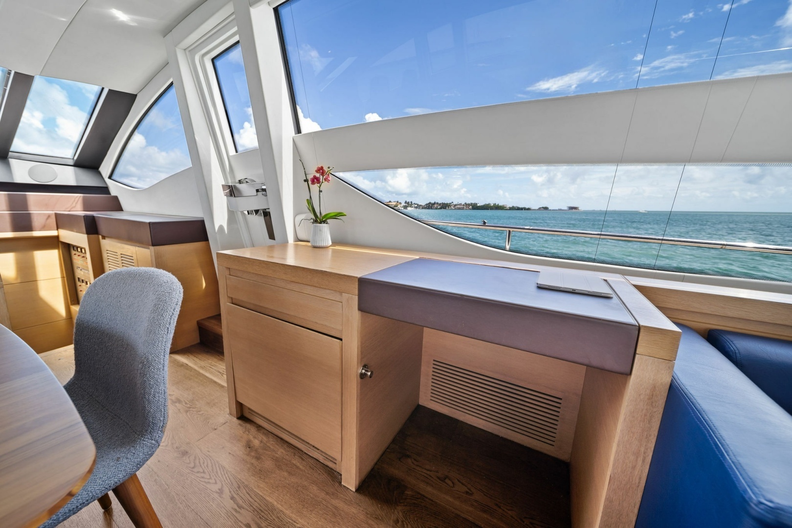 2013 Pershing 82 - Image 31