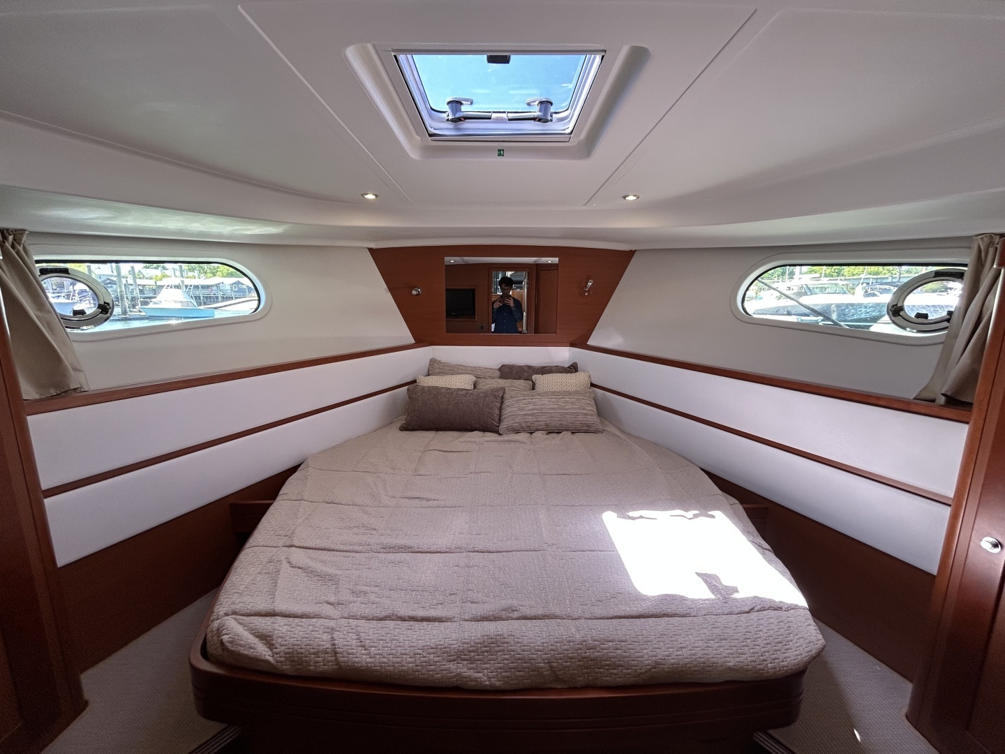 2018 Beneteau 44 Swift Trawler - Image 18