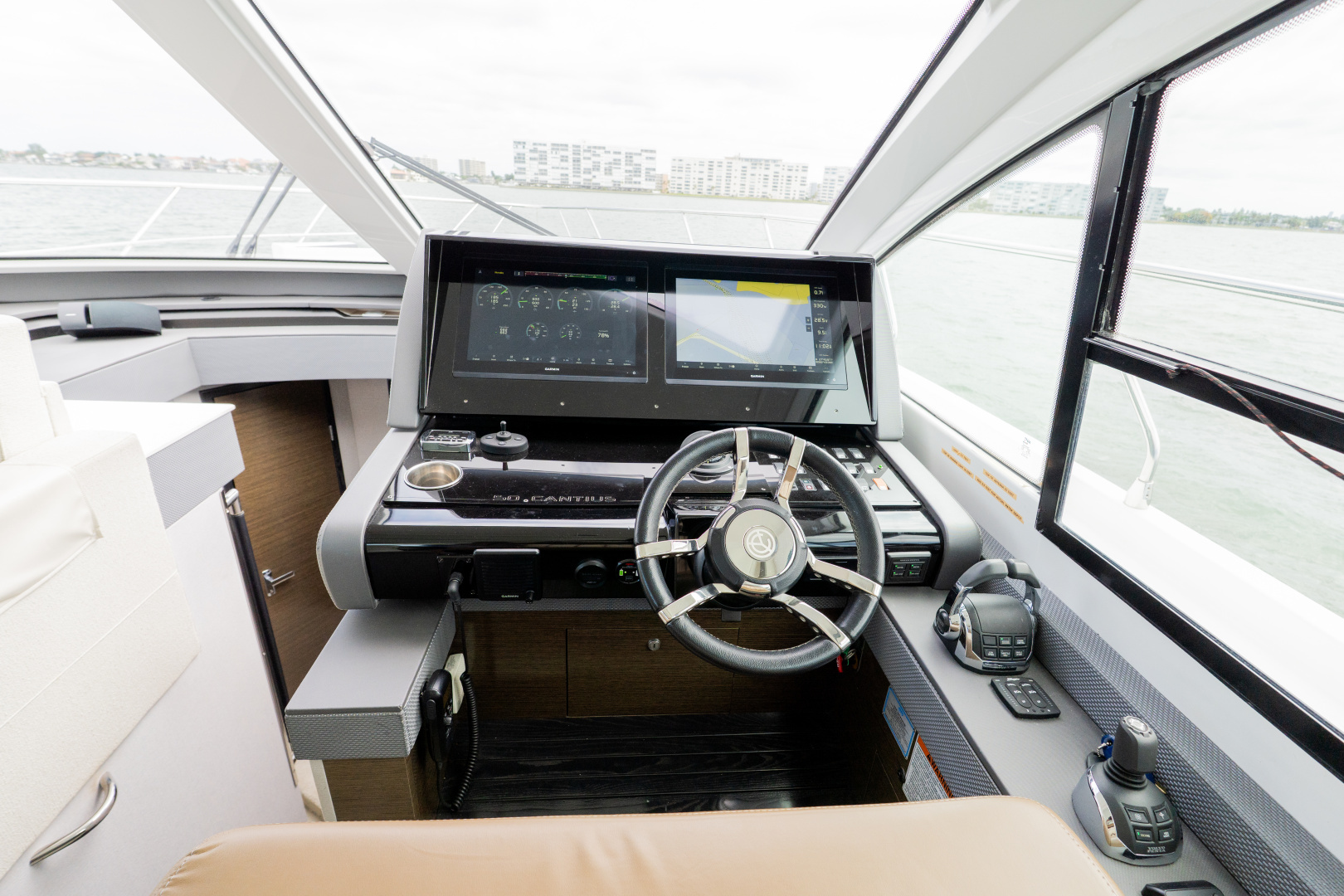 2018 Cruisers Yachts 50 CANTIUS - Image 48