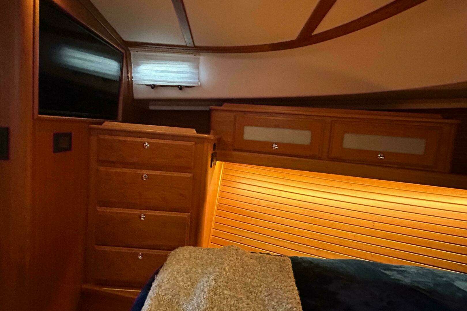 2022 Sabre 45 Salon Express - Image 41