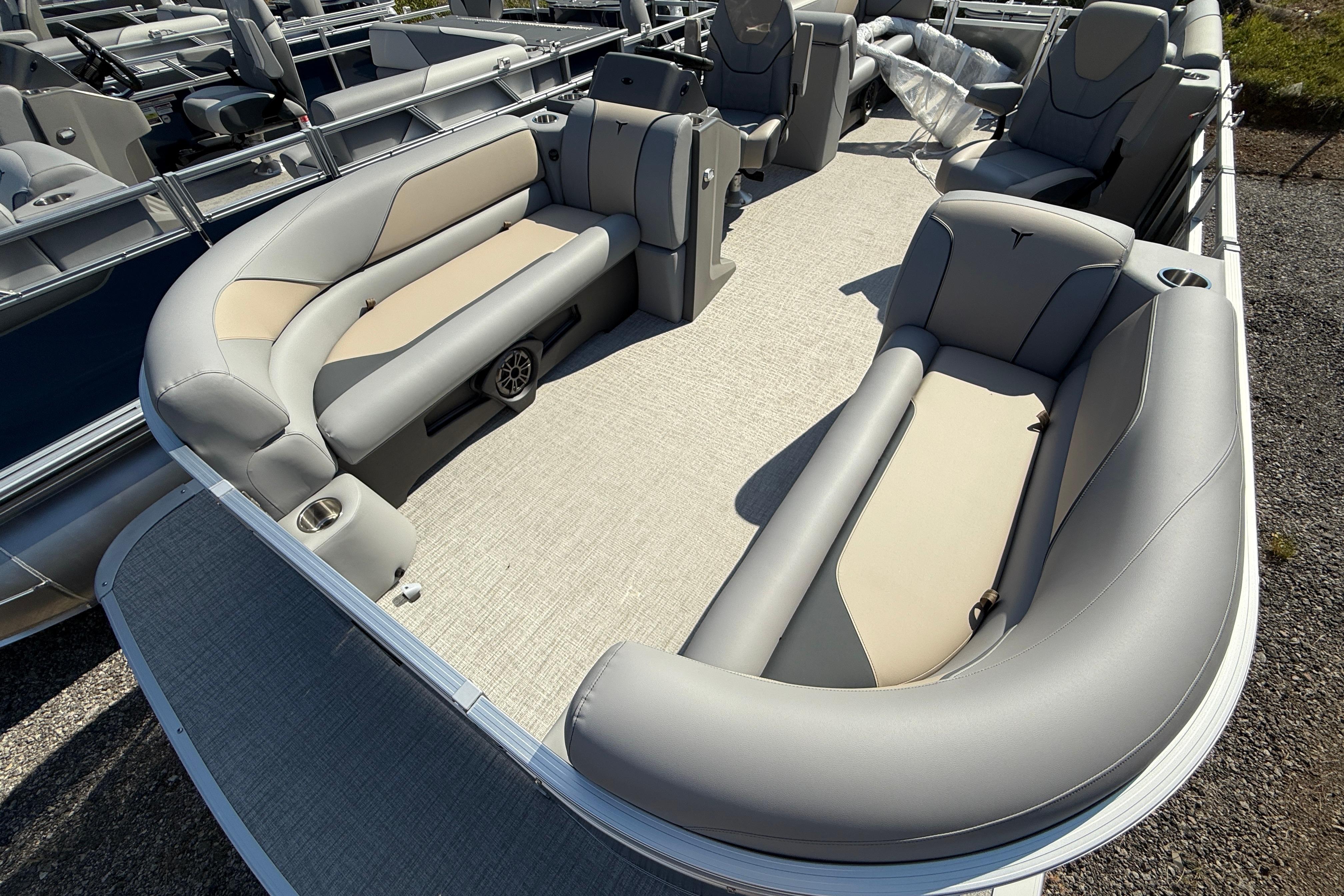 2026 Tahoe Pontoon Sport 85 Quad Lounger with spacious seating and modern design.