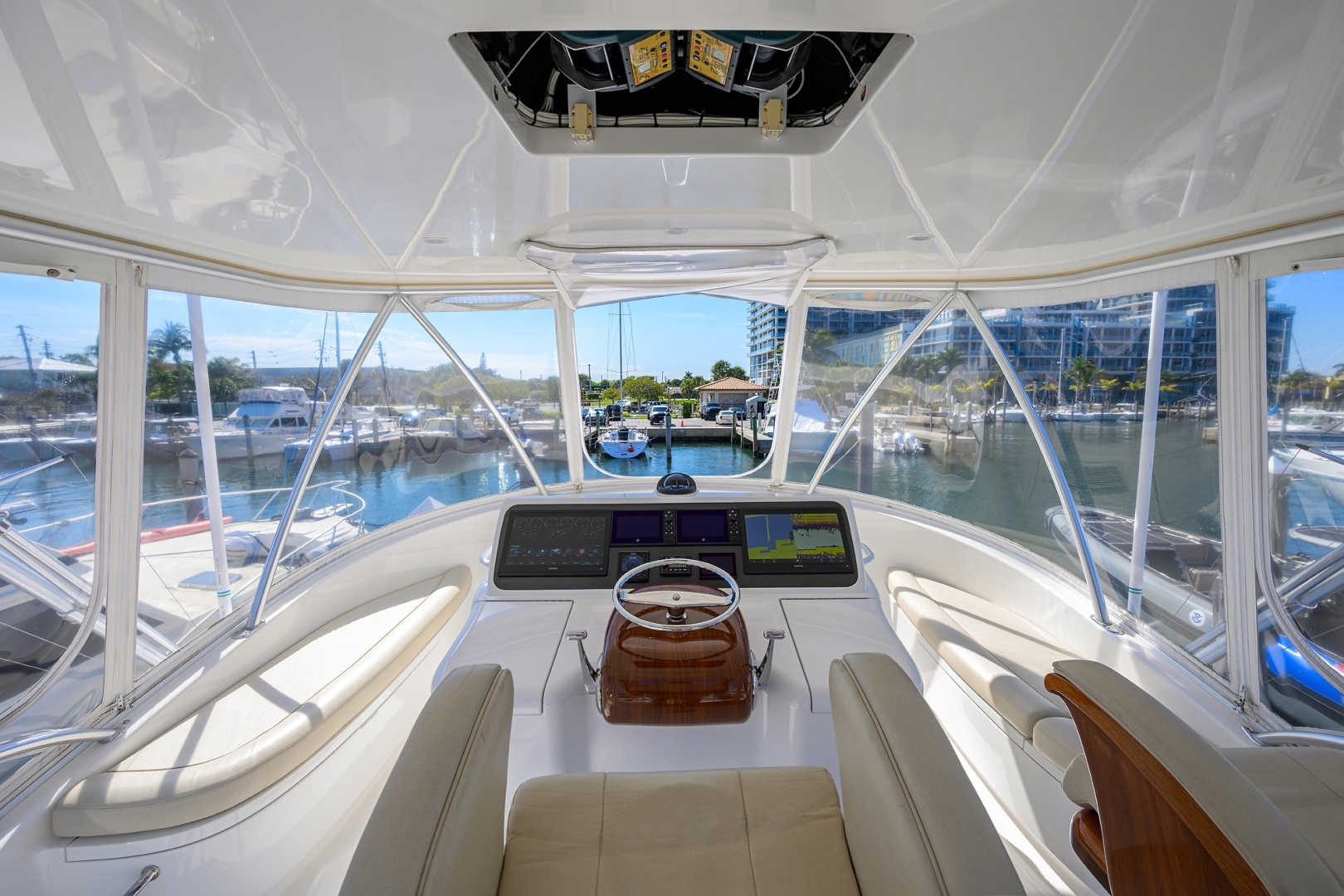 2015 Viking 42 Convertible - Image 21
