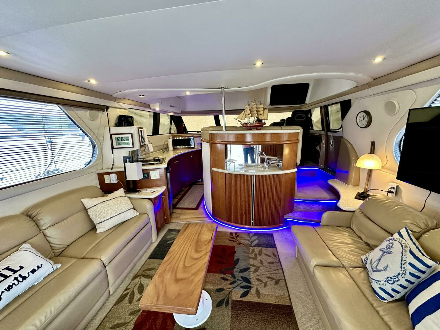 1999 Carver 450 Pilothouse - Image 19