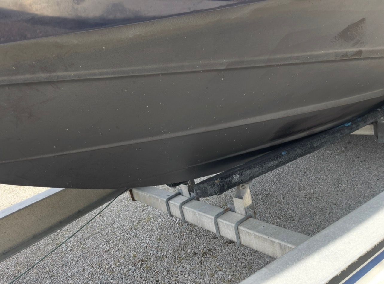 Hull of a 2006 Sea Ray 270 Amberjack on trailer.