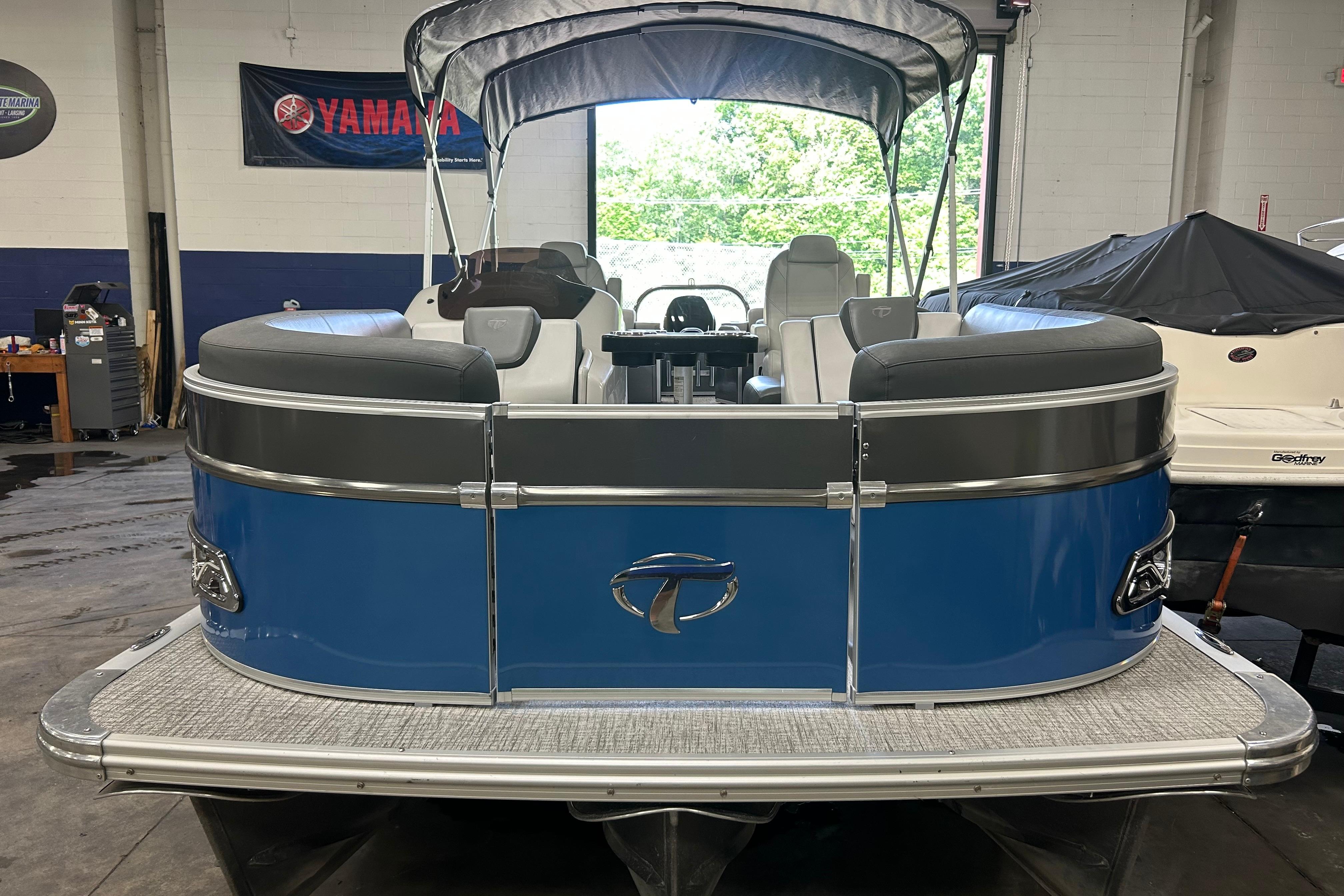 2022 Tahoe Pontoon Cascade Quad Lounger in a showroom, featuring sleek blue design.