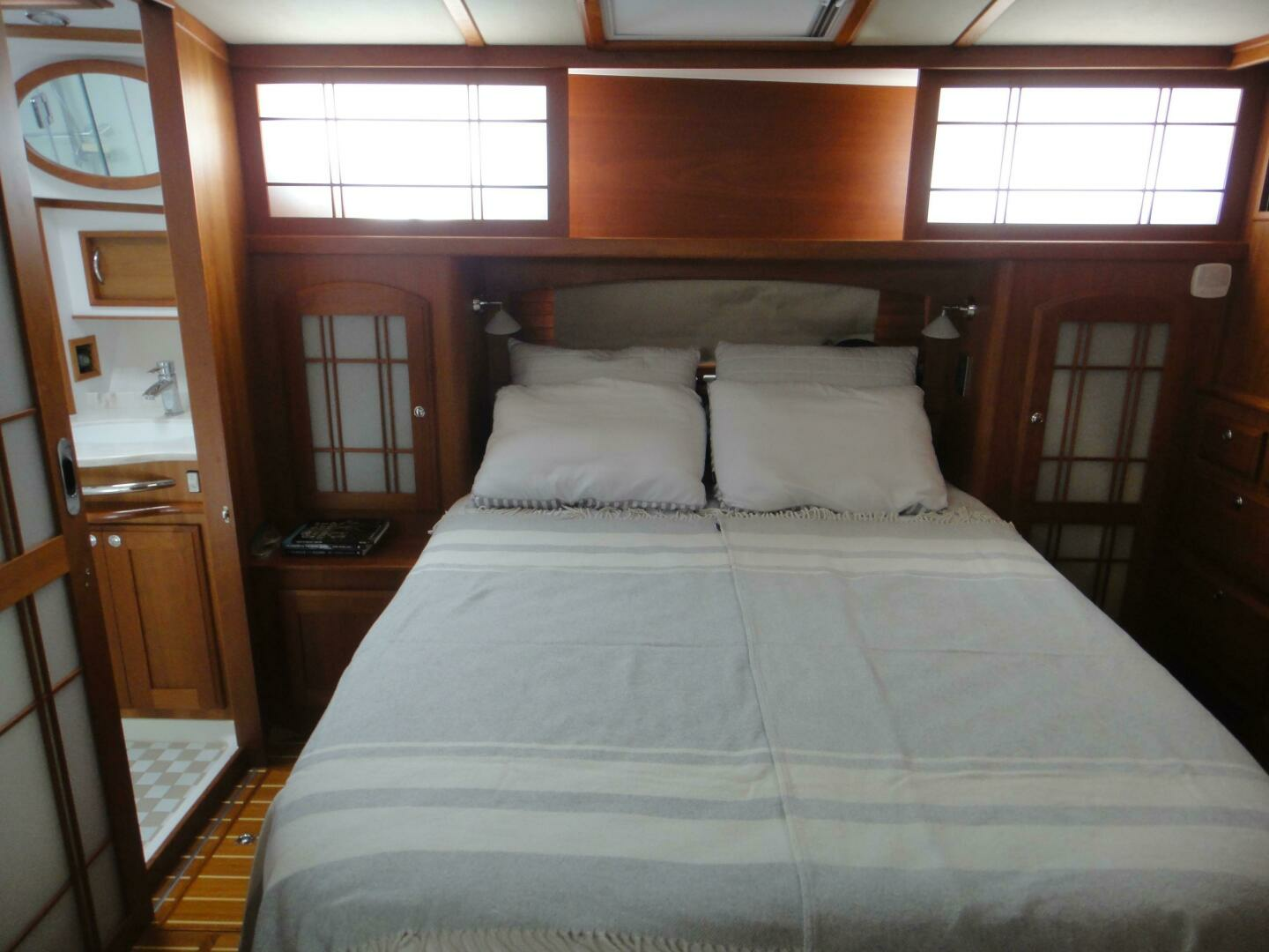 2018 Sabre 48 Salon Express - Image 18