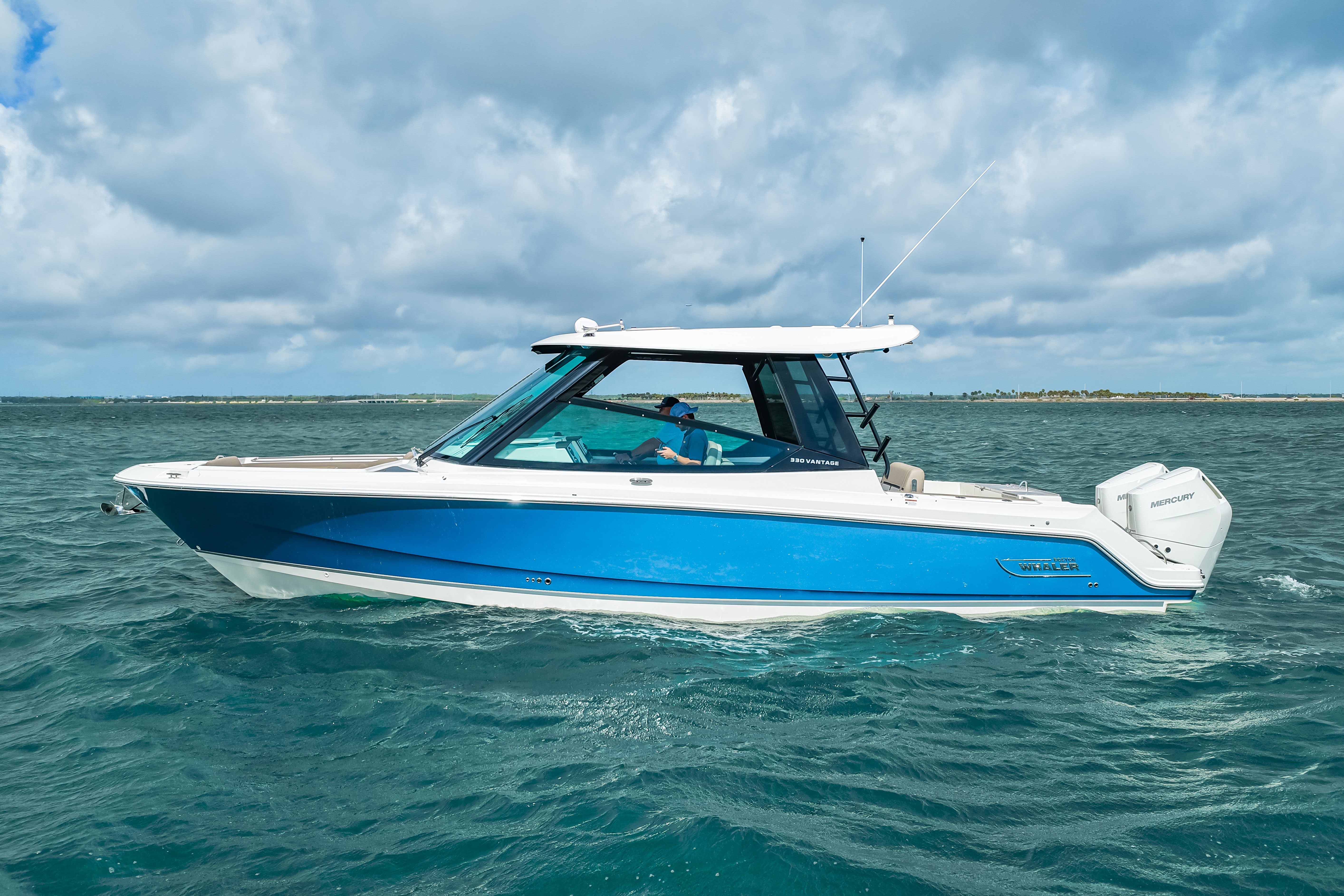 2026 Boston Whaler 330 Vantage