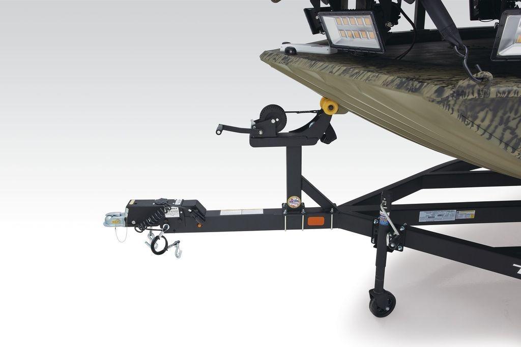 Trailer hitch of 2026 Tracker GRIZZLY® 2072 CC Sportsman boat, featuring sturdy construction.
