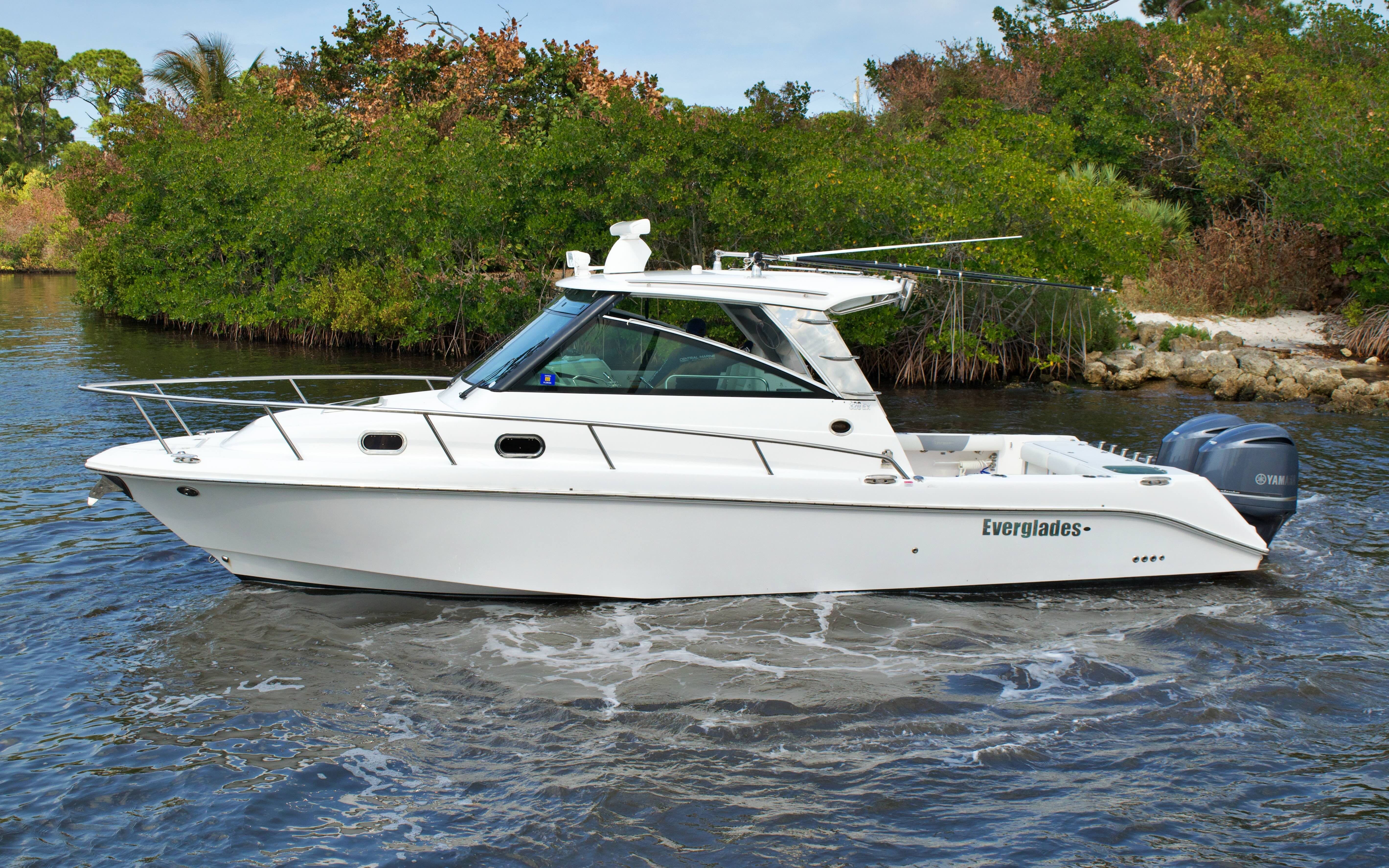2016 Everglades 320EX