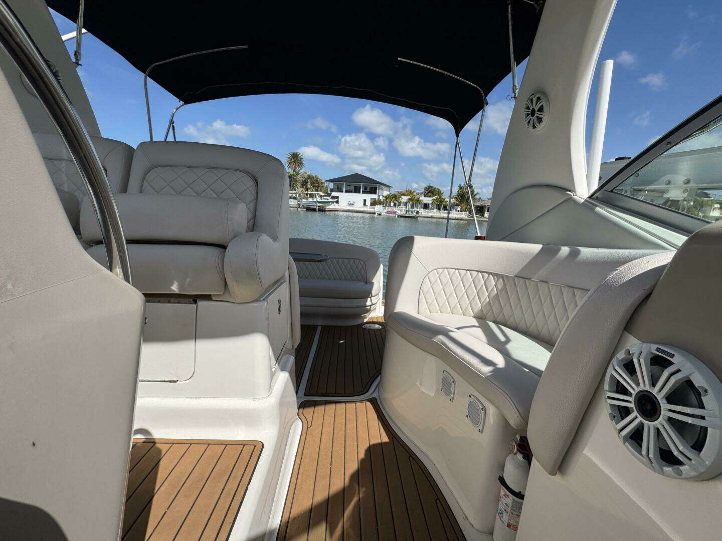 2002 Sea Ray 320 Sundancer - Image 16