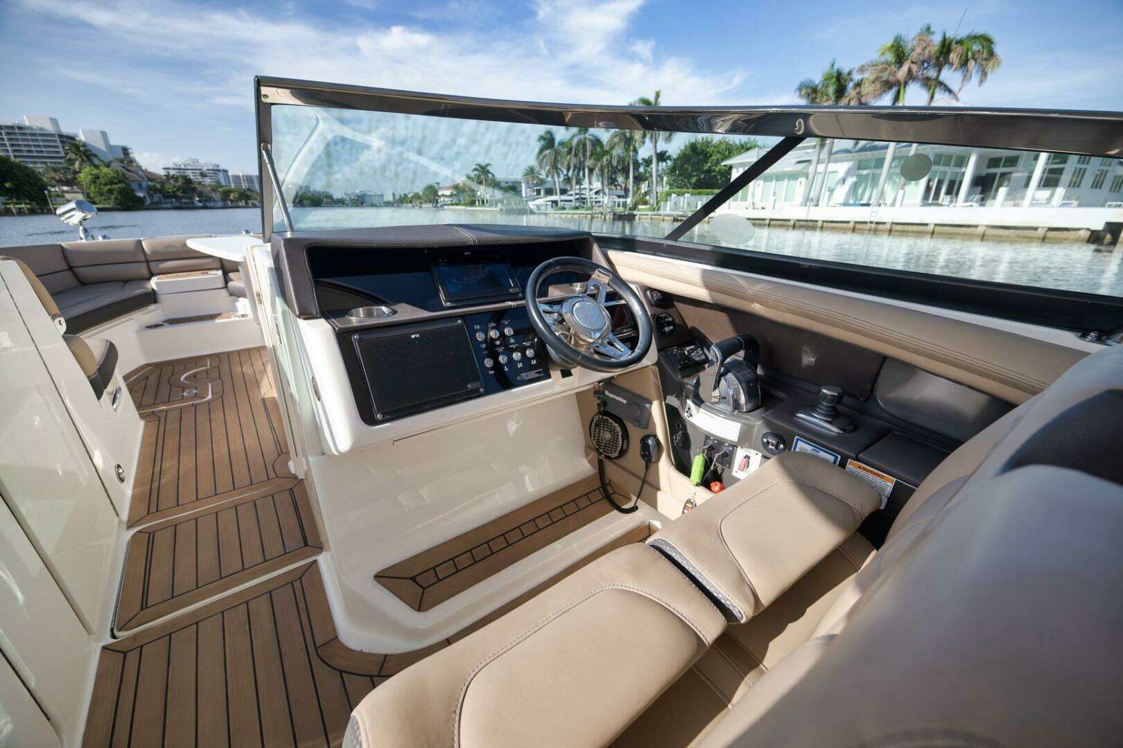 2016 Sea Ray 350 SLX - Image 31