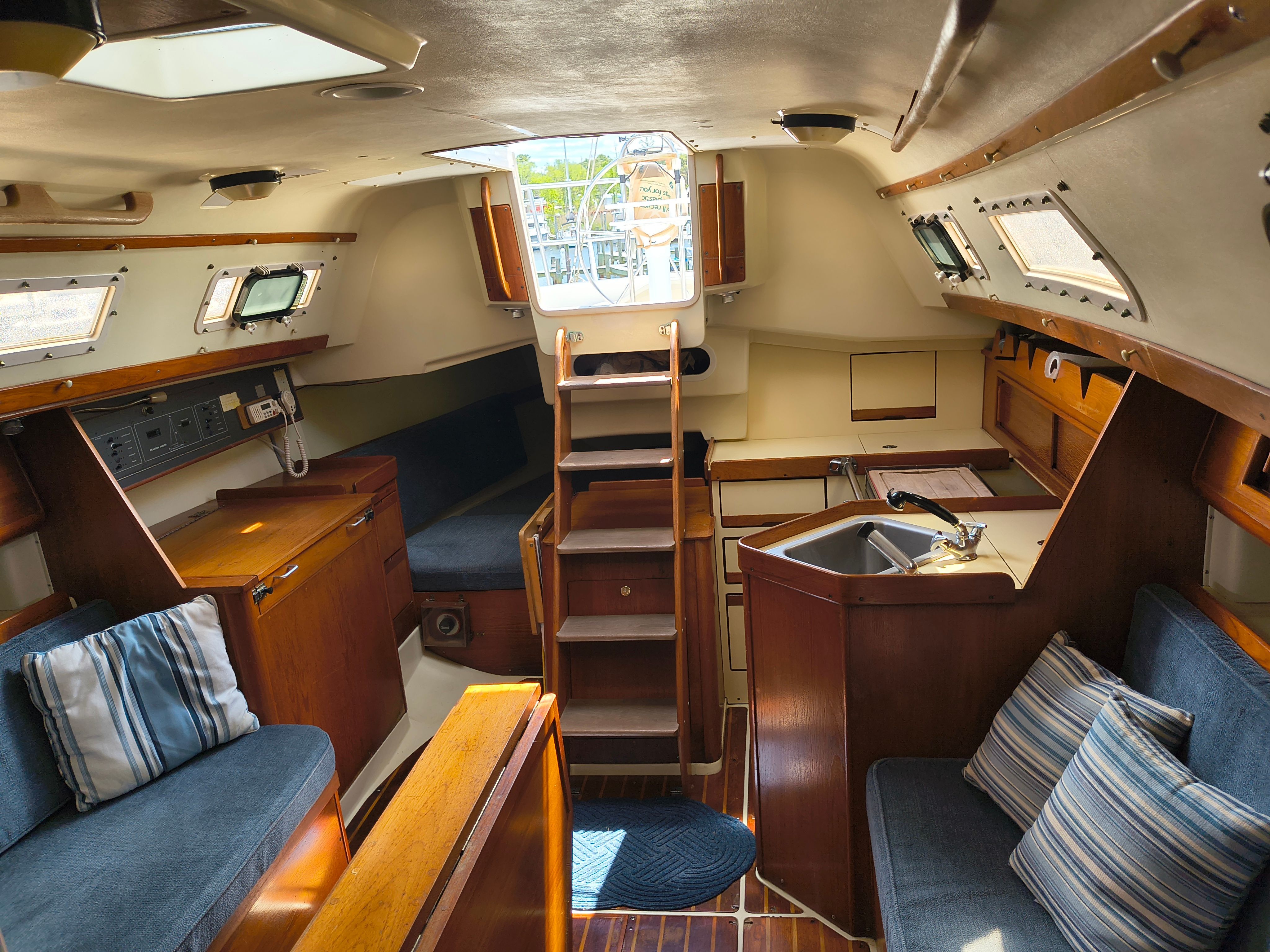 1987 Pearson 31-2 - 37
