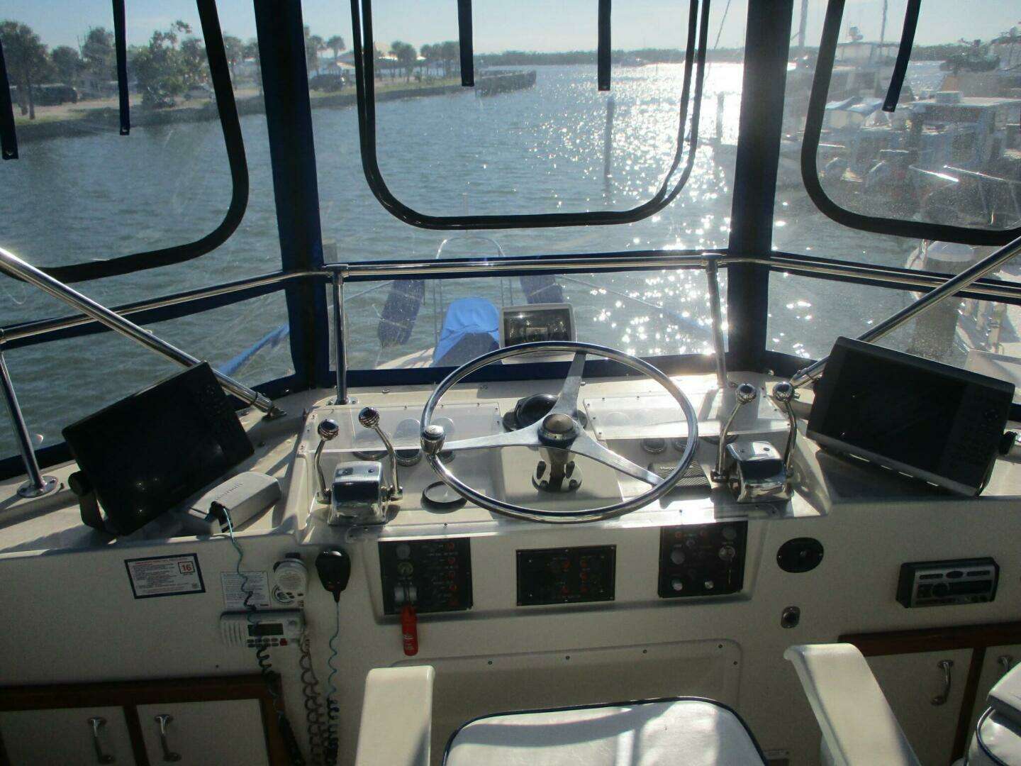 1986 Hatteras — - Image 17
