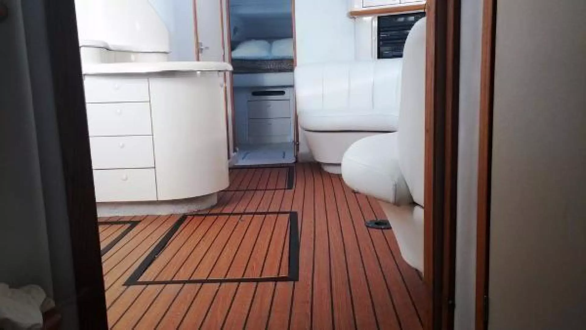 1997 Sea Ray Sundancer - Image 3