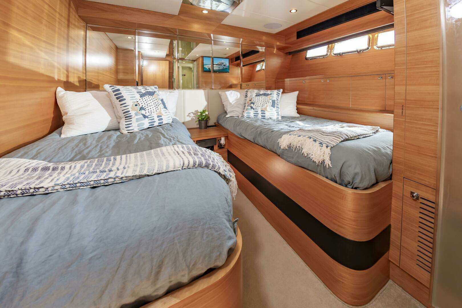 2017 Johnson 93 Flybridge - Image 85