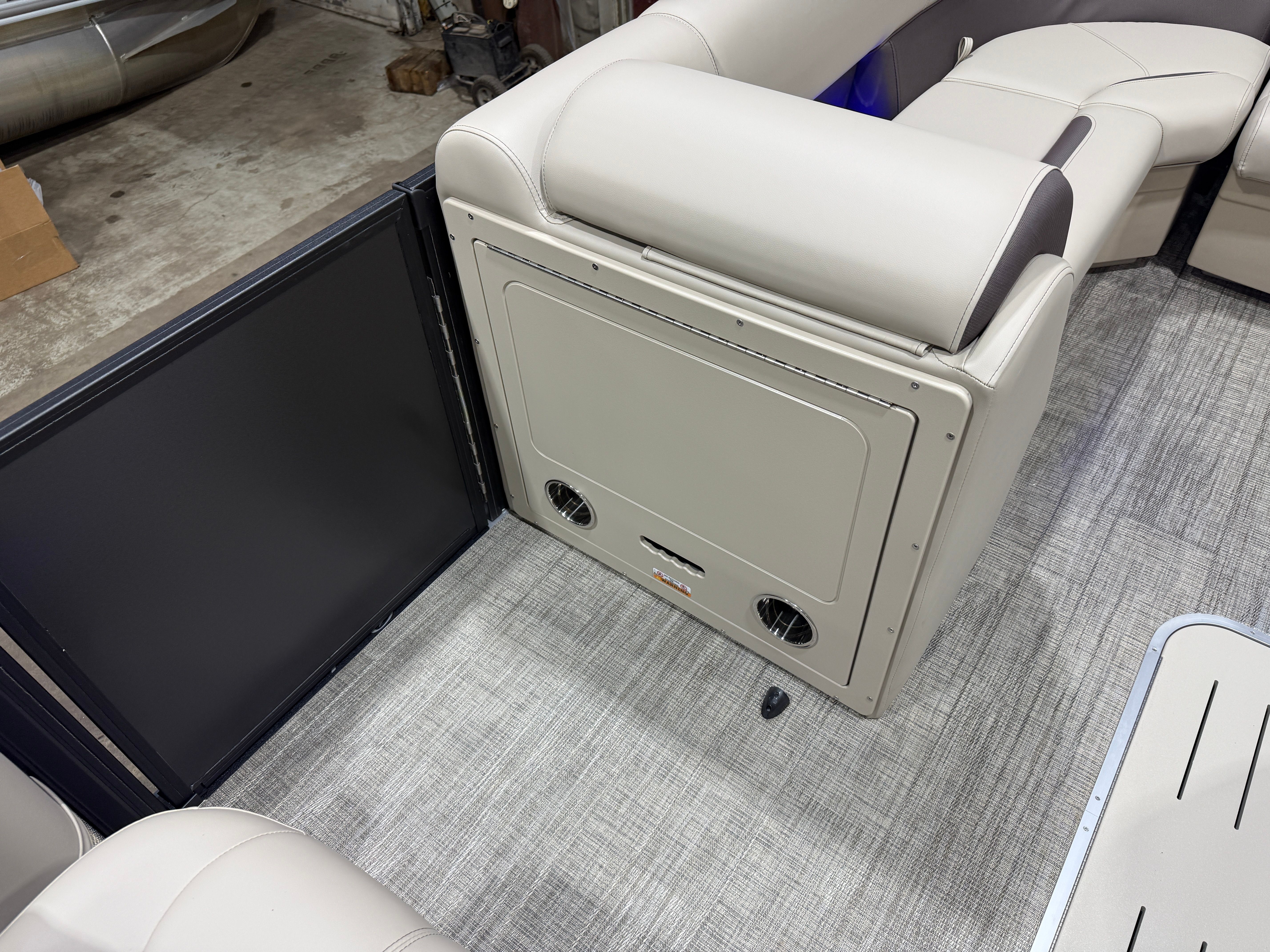 2026 Bentley Pontoons Legacy 223 Navigator Quad Lounge Tritoon & Honda 4-Stroke EFI - 26