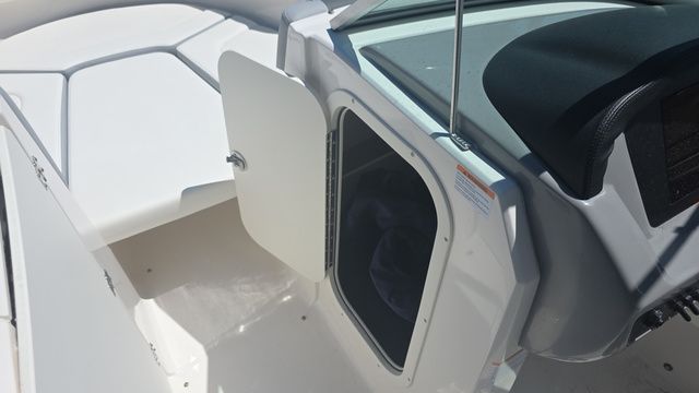 2024 Chaparral 23 SSi - 16