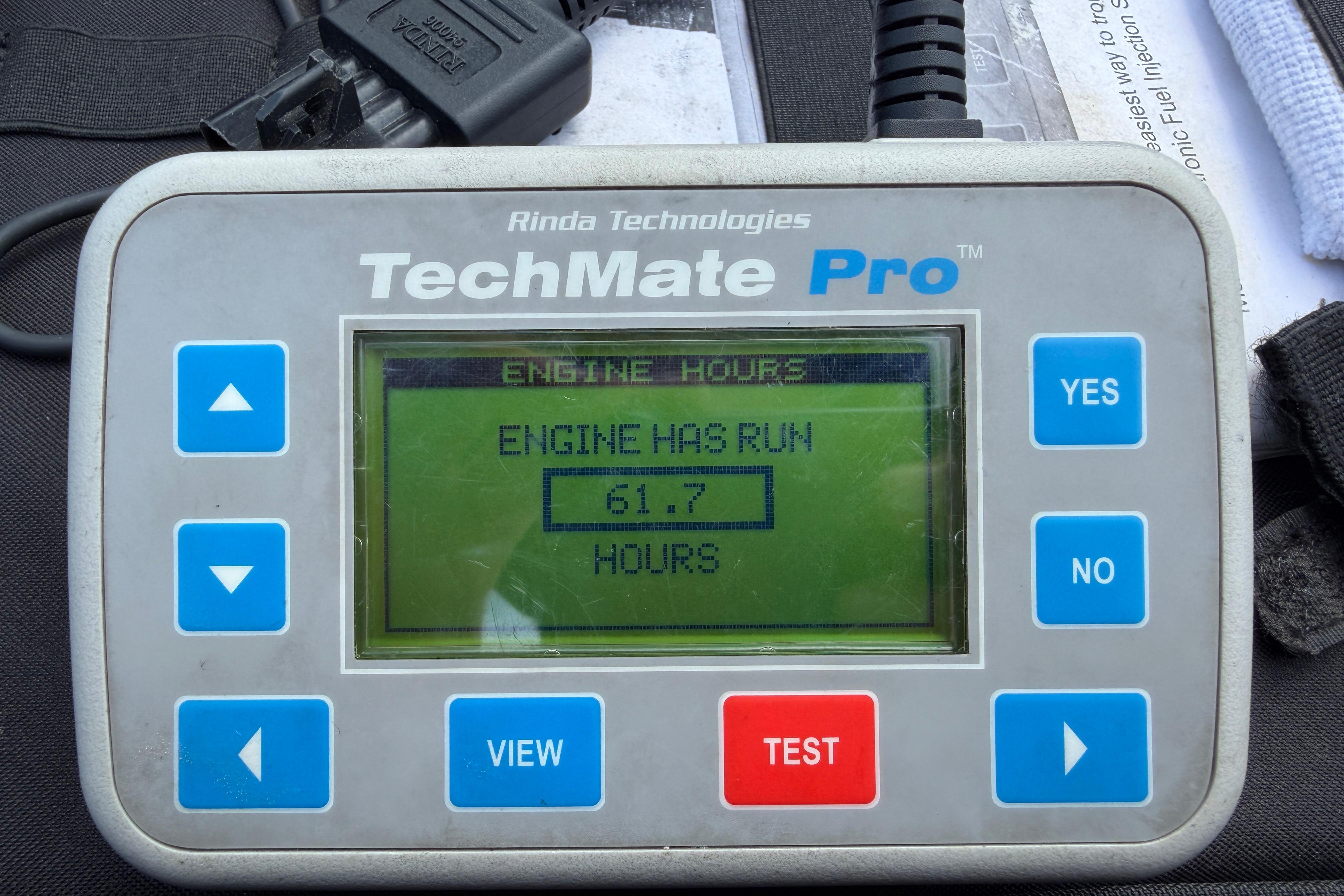TechMate Pro engine diagnostic tool displaying 61.7 engine hours for 2021 Starcraft SVX 191 OB.