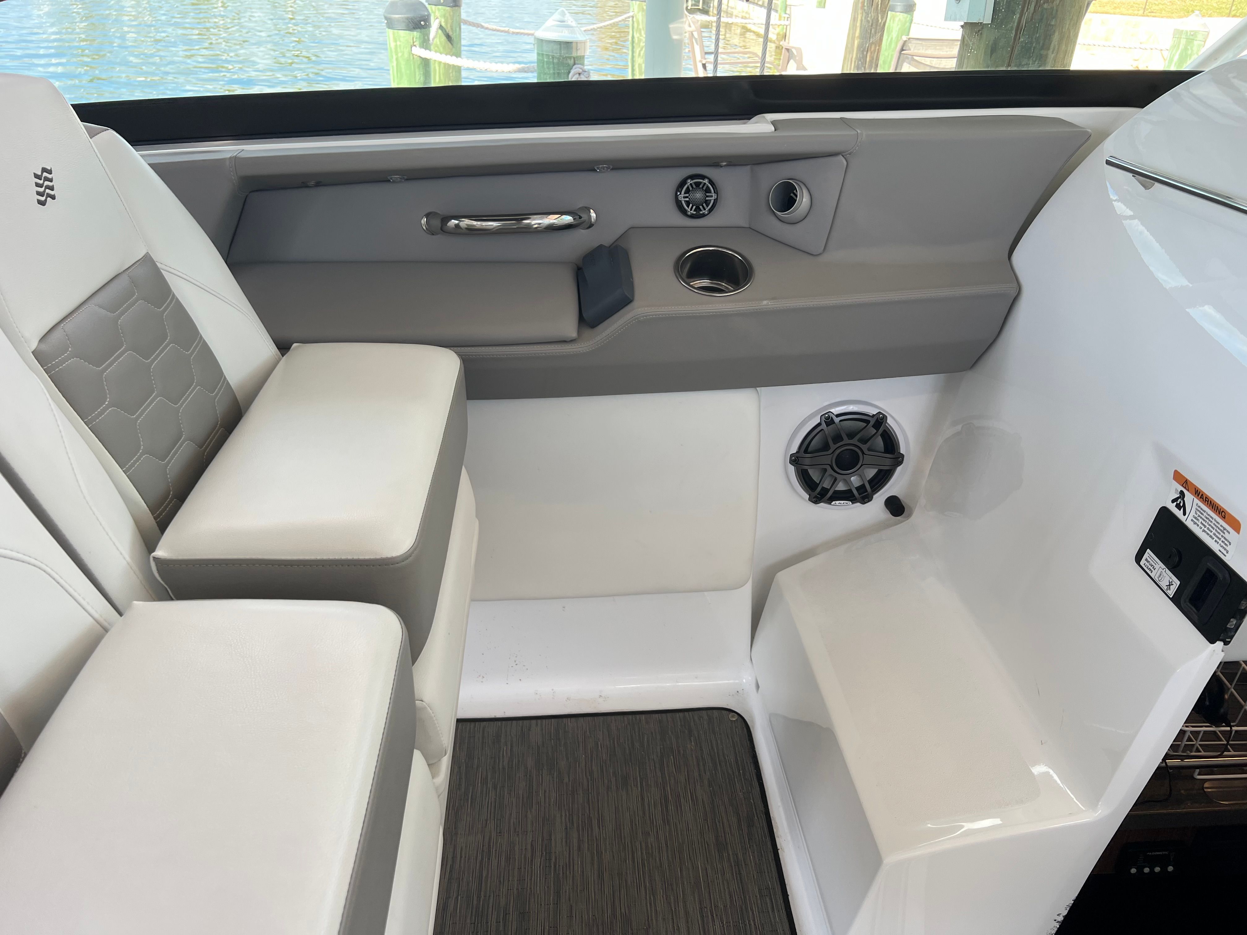 2023 Four Winns H350 - 27