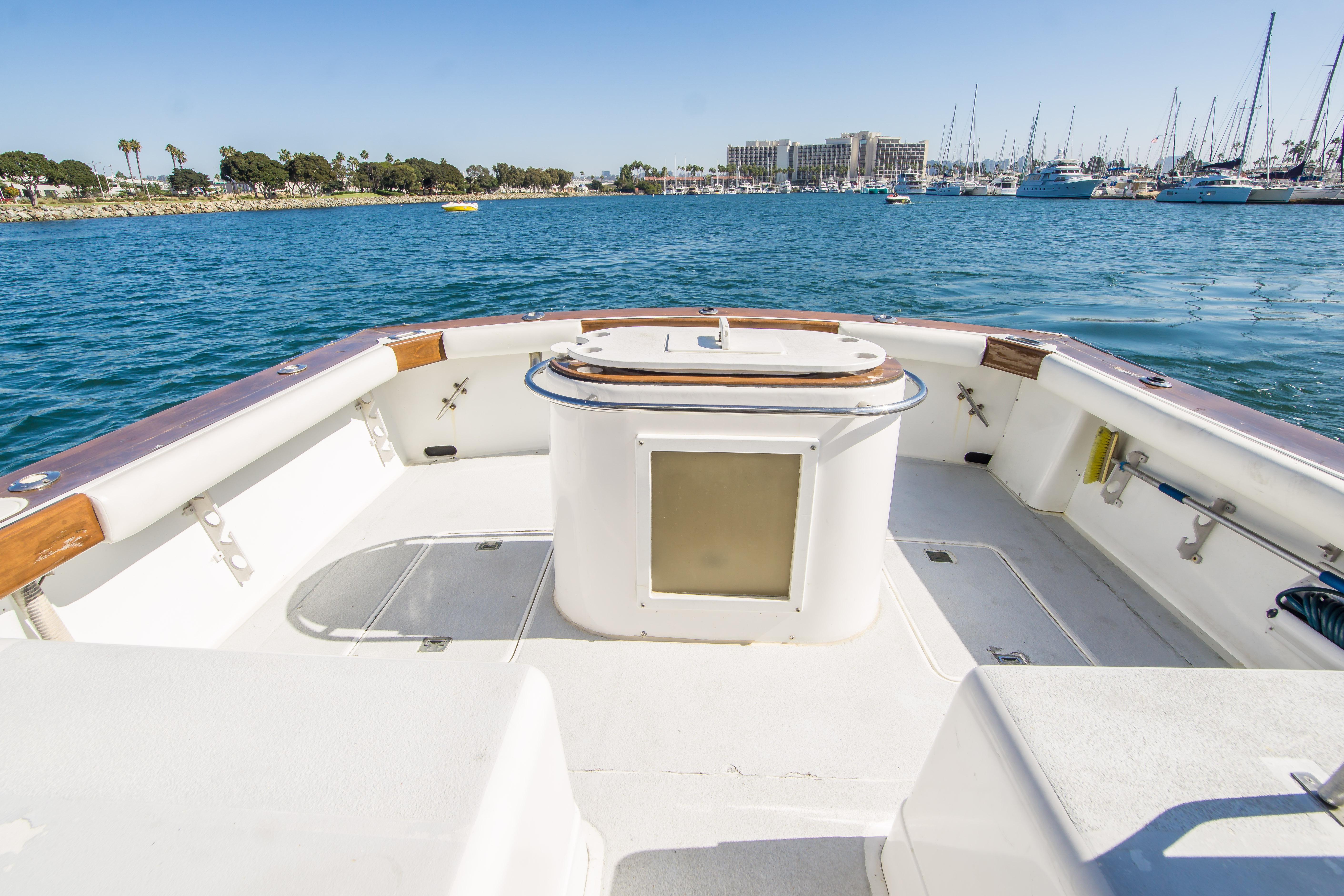 1987 Blackfin 32 Flybridge boat deck with ocean and marina view.