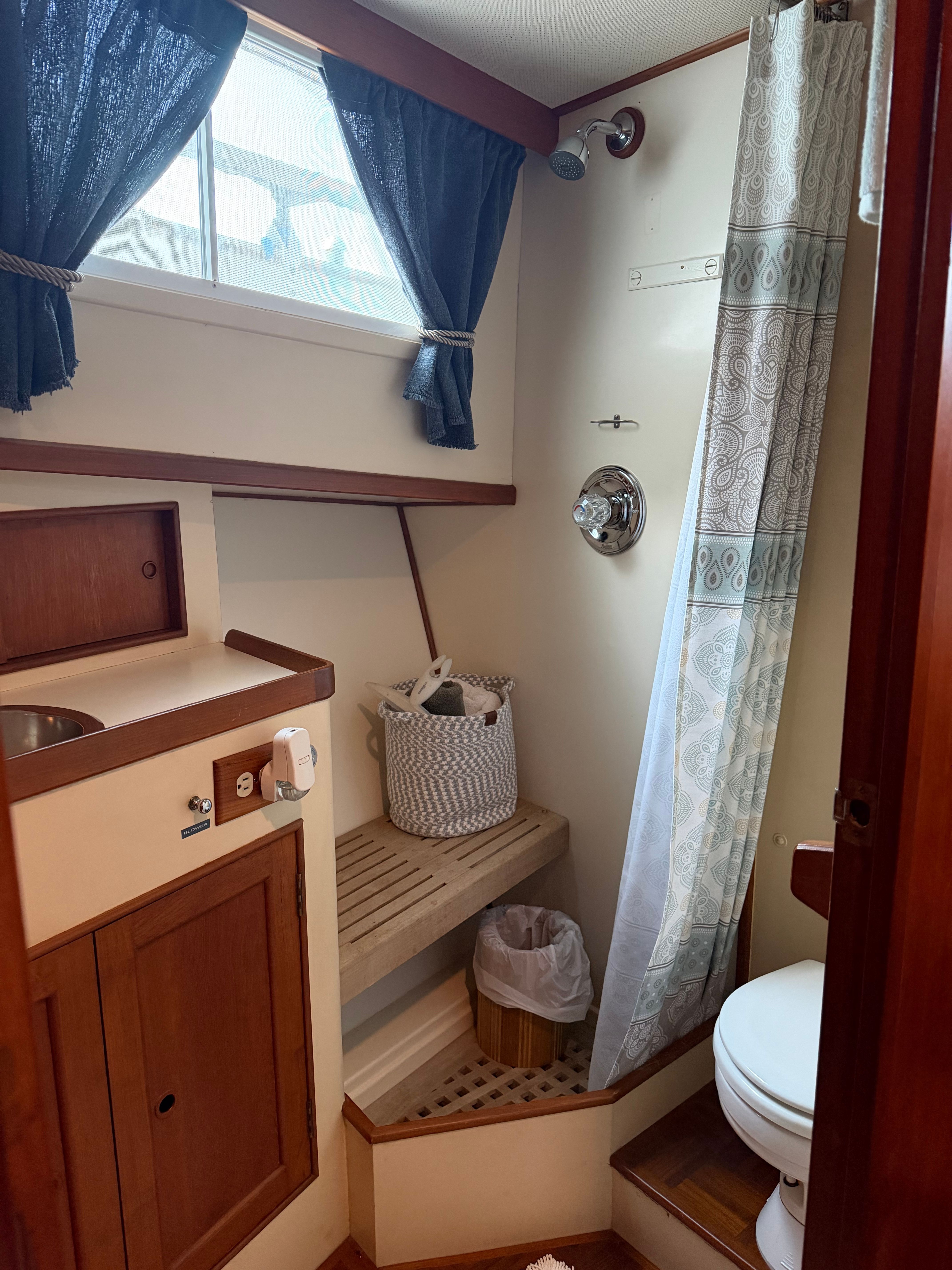 1983 Island Gypsy 44 Flush Deck - 98