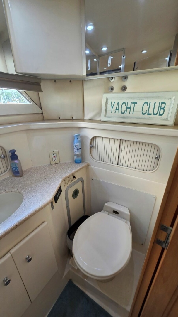 1998 Carver 405 Aft Cabin Motor Yacht - Image 55